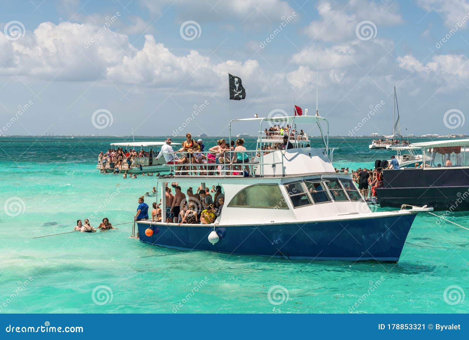 Tourists And Boats At Wild Stingray City On Gran Cayman Cayman Islands Editorial Photo Image