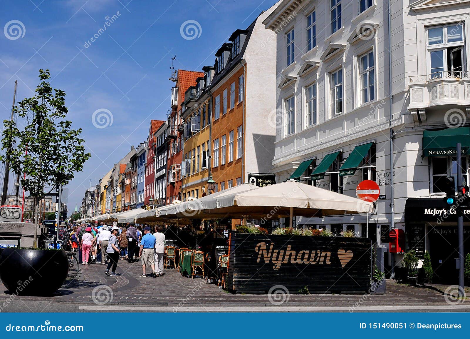 Tourists Enjoy Photographic One and Other on Nyhavn Canal Editorial ...