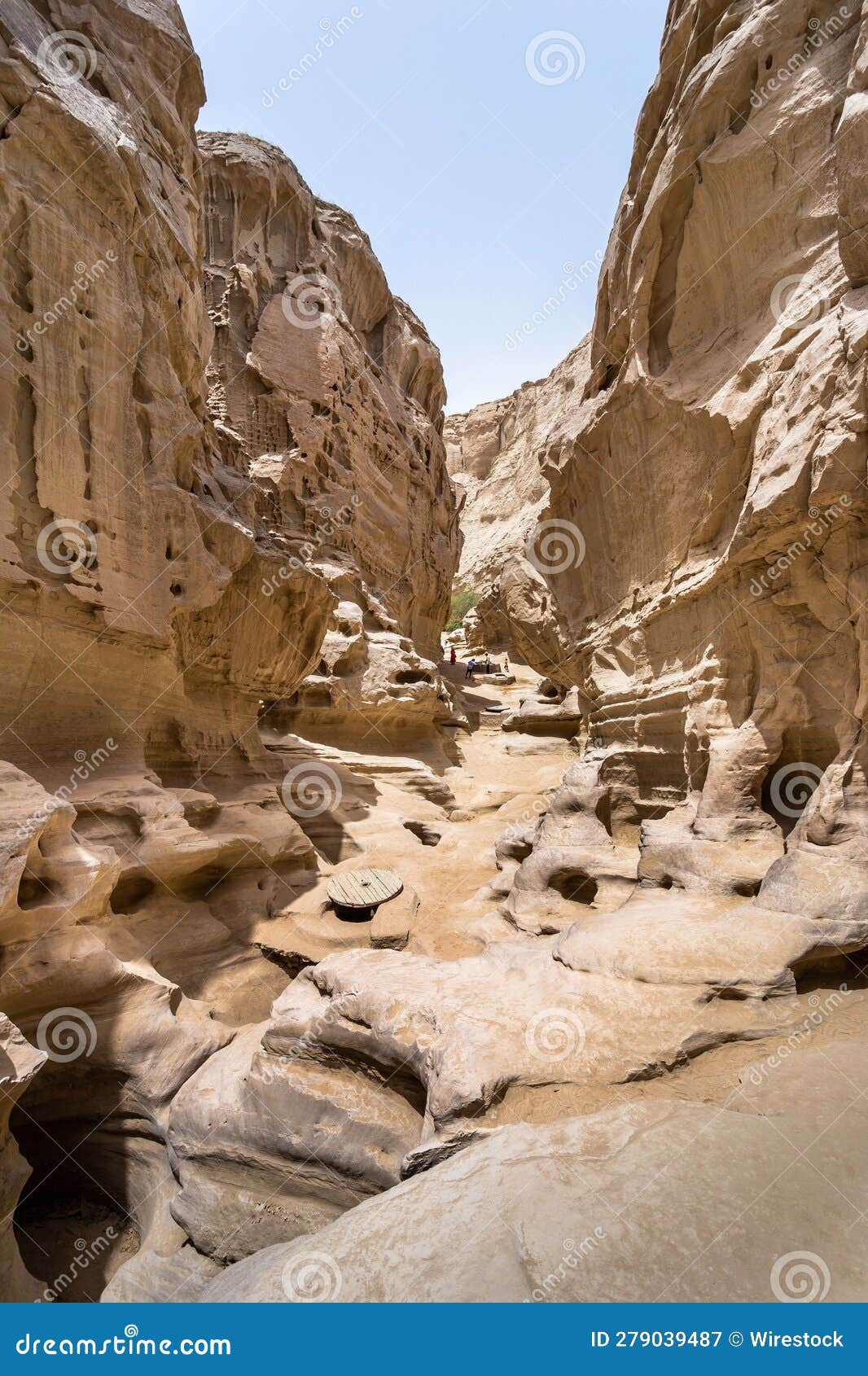 Tourists Explore Chahkuh Valley, a Scenic Canyon Eroded into Sandstone