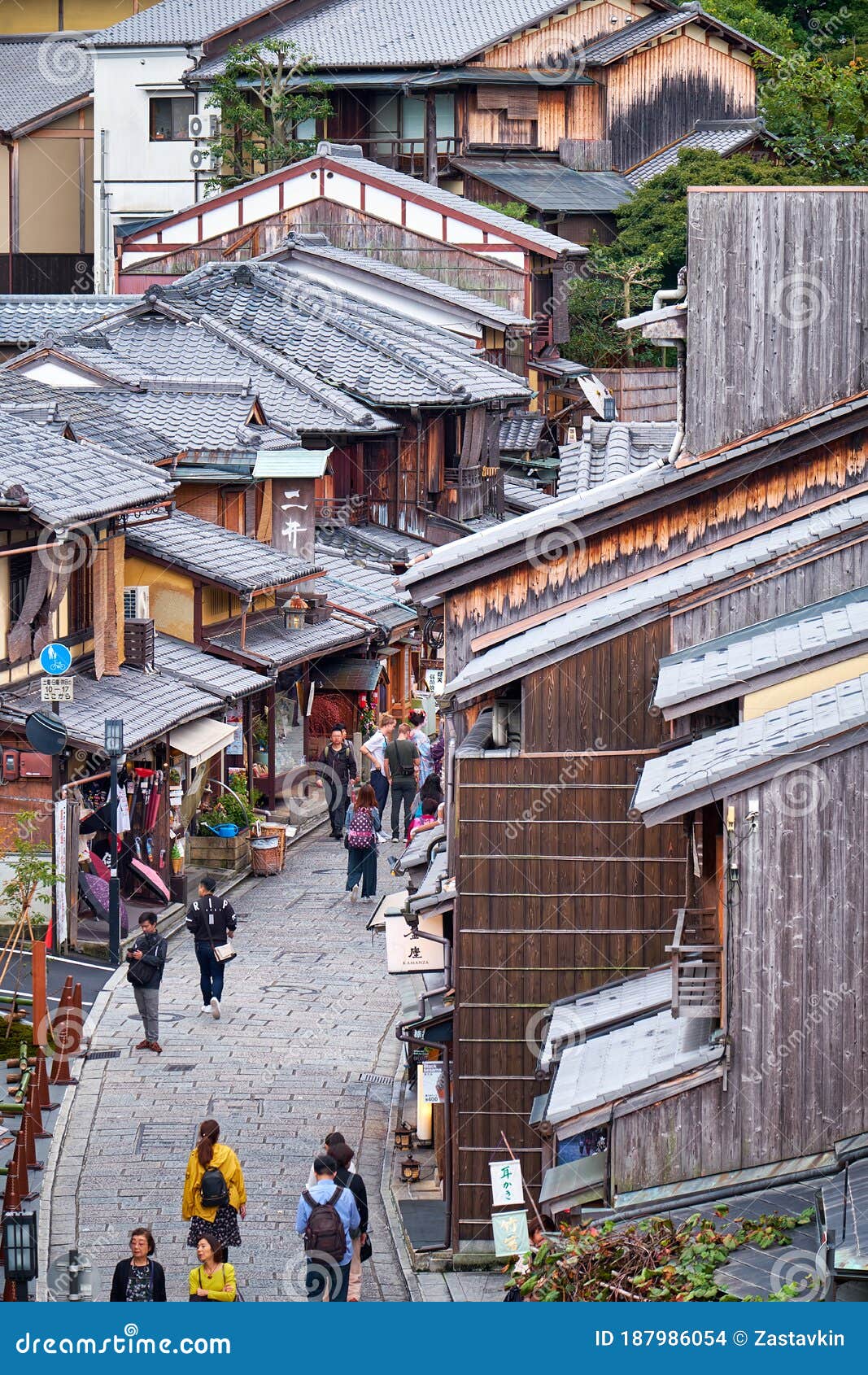 Tourists Shopping Street Sanneizaka The View From Above Kyoto Japan Editorial Stock Image Image Of Pedestrians Roof Tourists Shopping Street Sanneizaka The View From Above Kyoto Japan Editorial Stock Image Image Of Pedestrians Roof