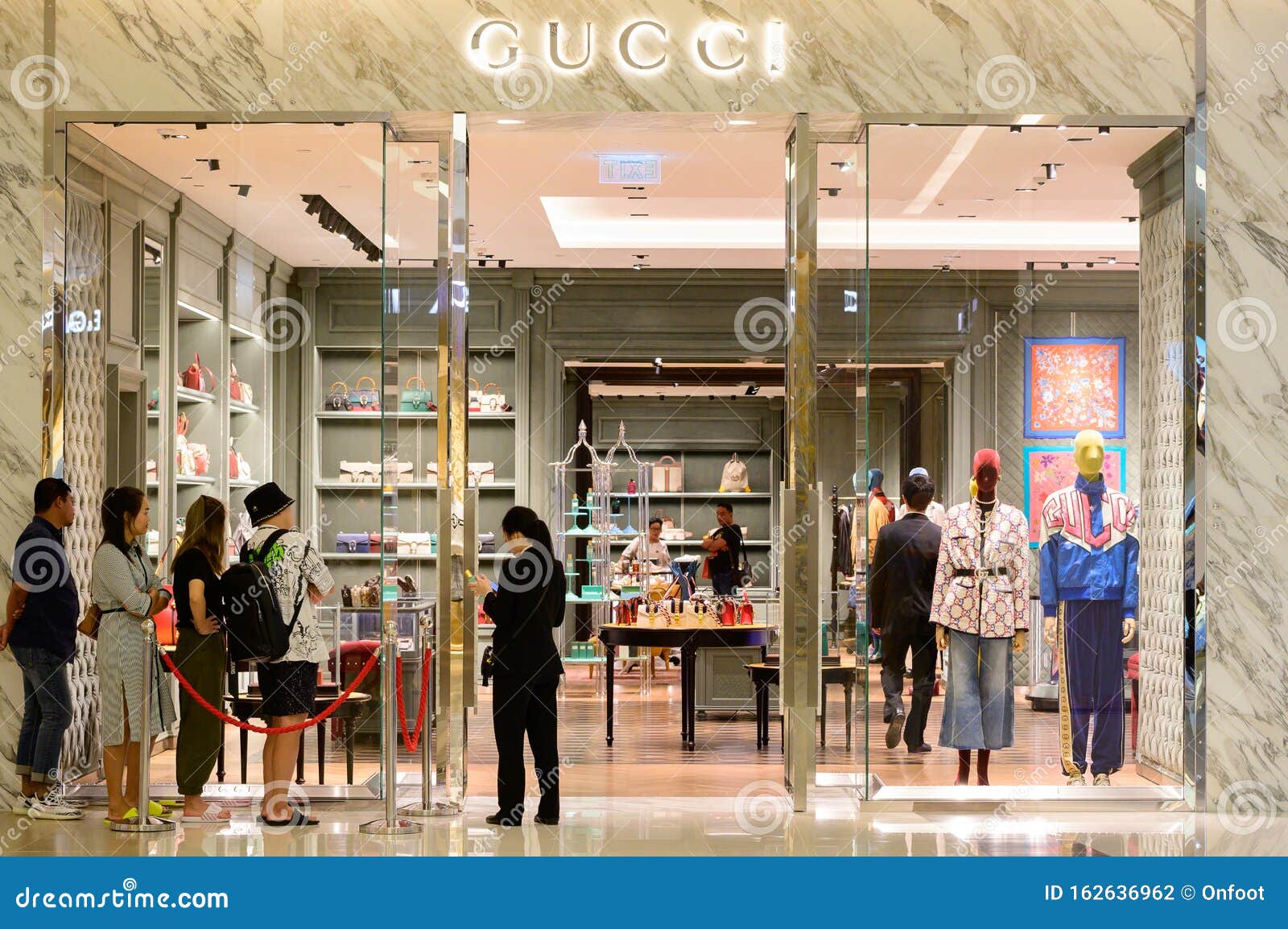 gucci shop paragon