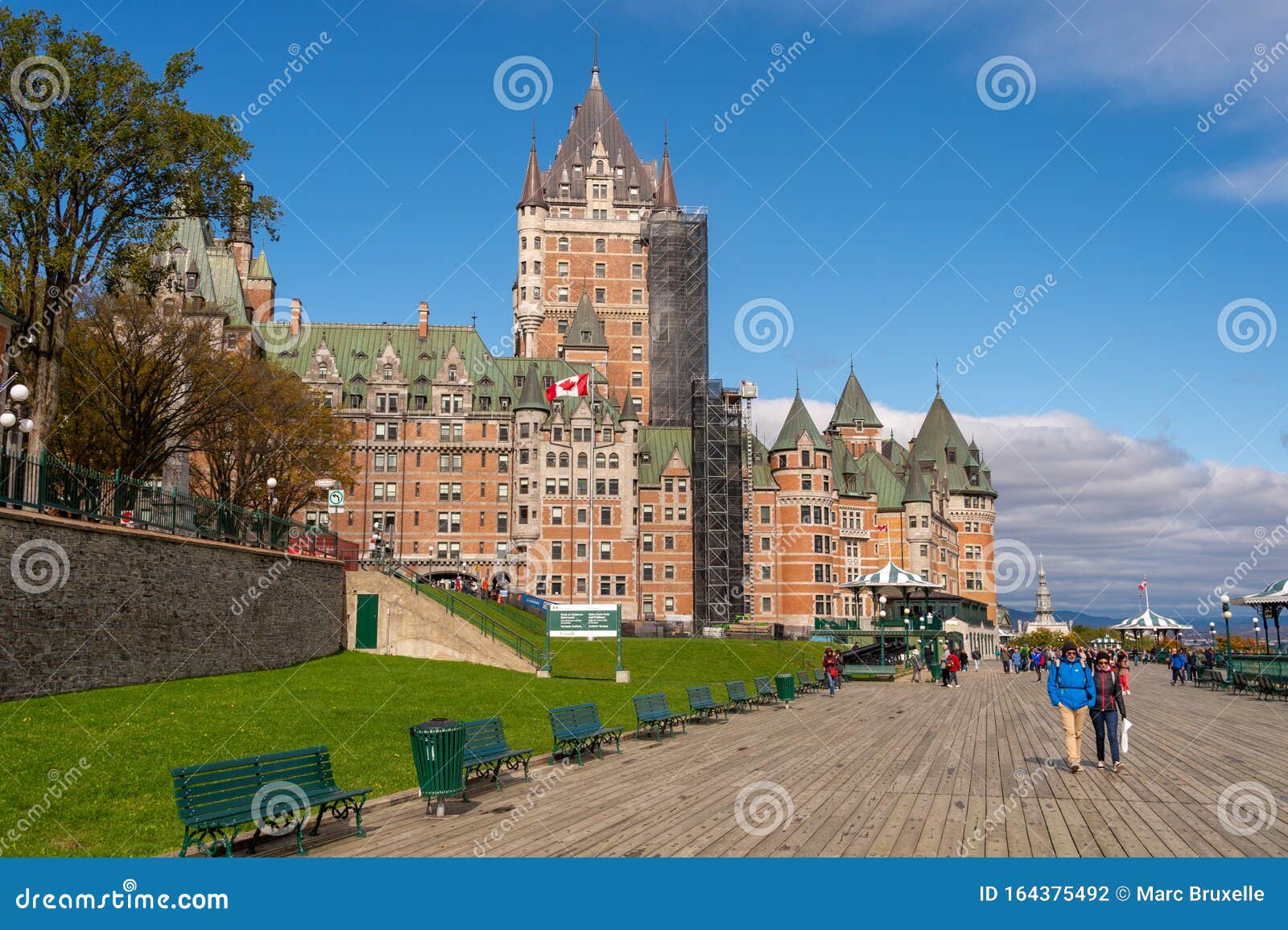 walking tour chateau frontenac