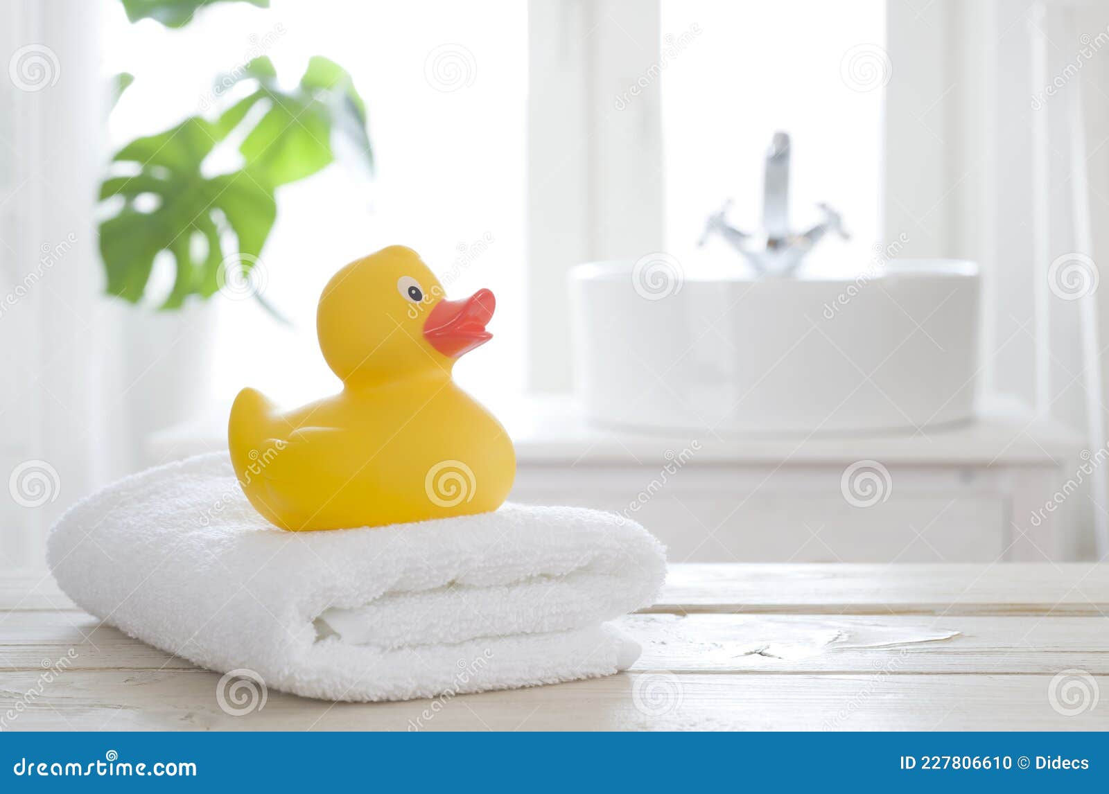 YELLOW DUCK Bath Towel Bath Time Fun Duck Towels Squeaky 