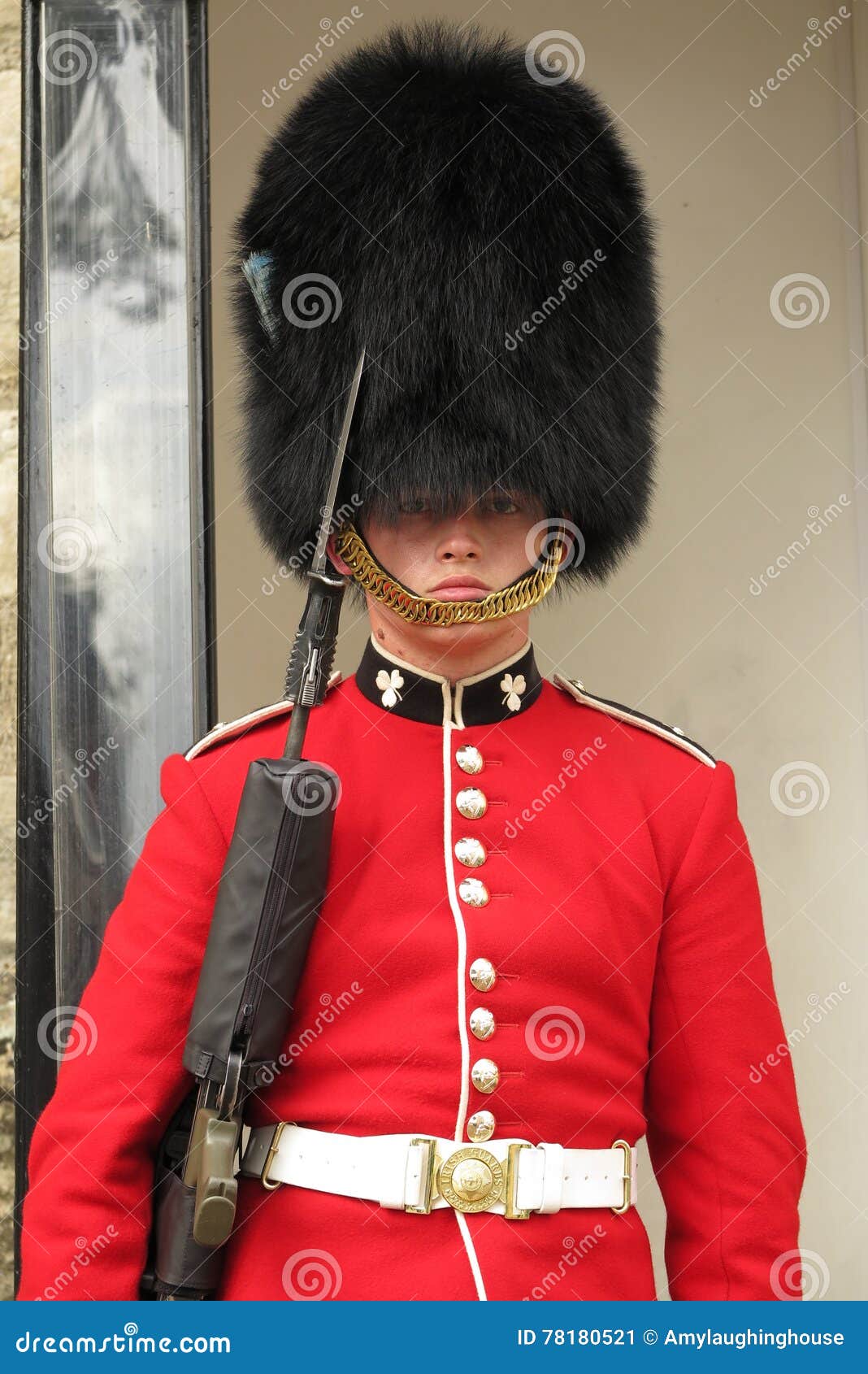 Tower of London Young Soldier Guarding Crown Jewels Editorial Photo ...