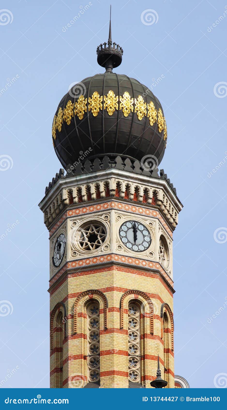 Tower and Onion Dome of the Budapest Synagogue Stock Image Image of europe, urban 13744427