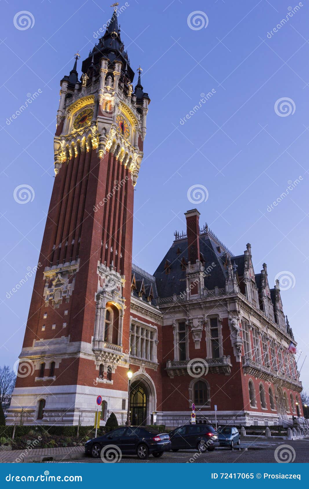 Town Hall (Hotel De Ville) at Place Du Soldat Inconnu in Calais Stock ...