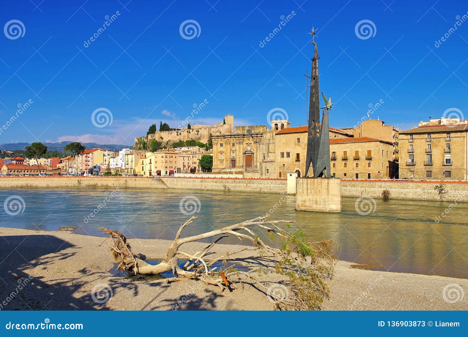 the town tortosa in spain