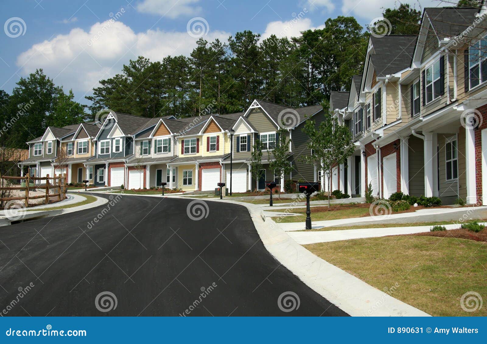 Townhomes ou condomínios imagem de stock. Imagem de vizinho 890631