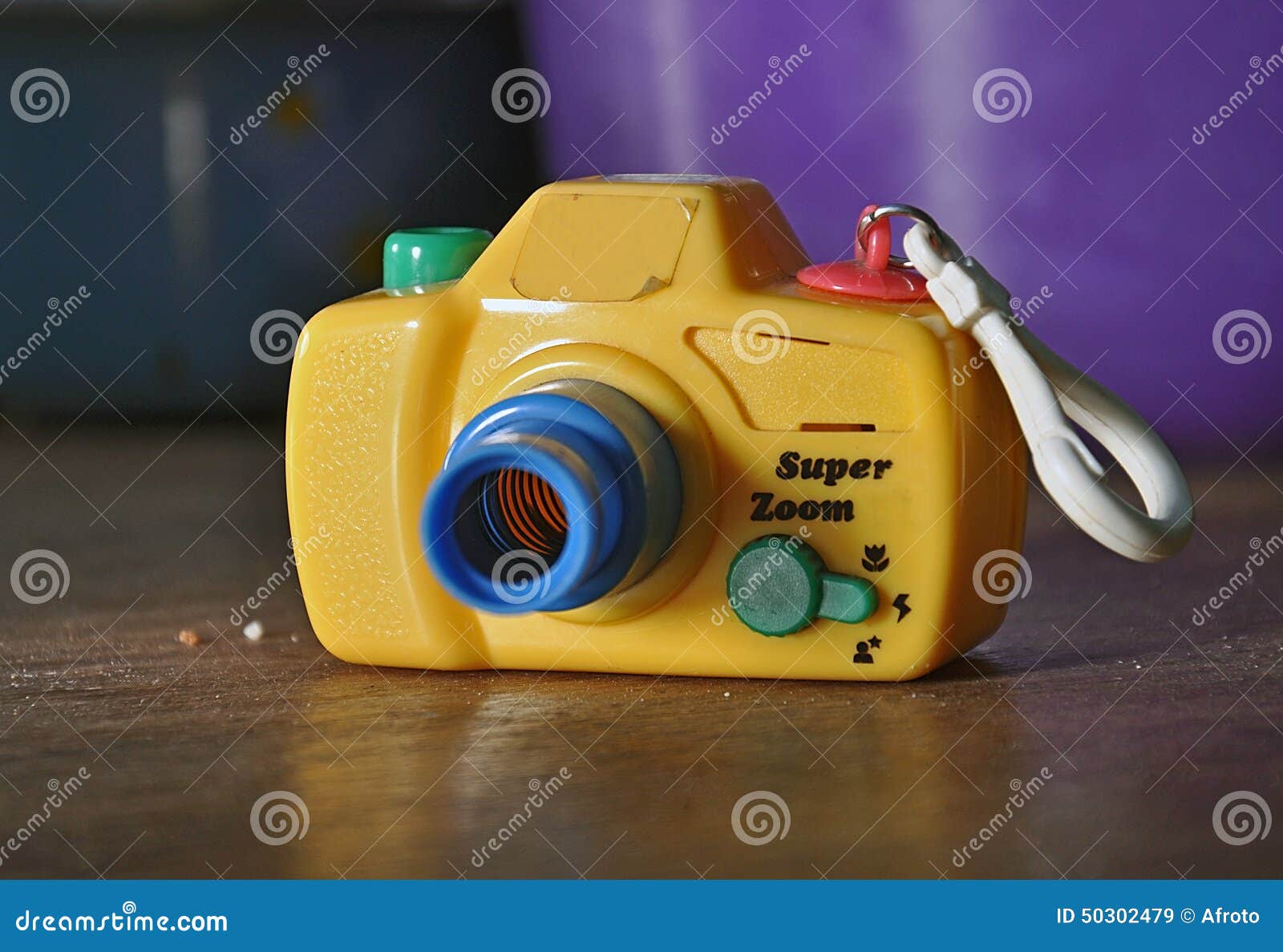 Toy Camera image stock. Image du projectile, jaune, gosses 50302479