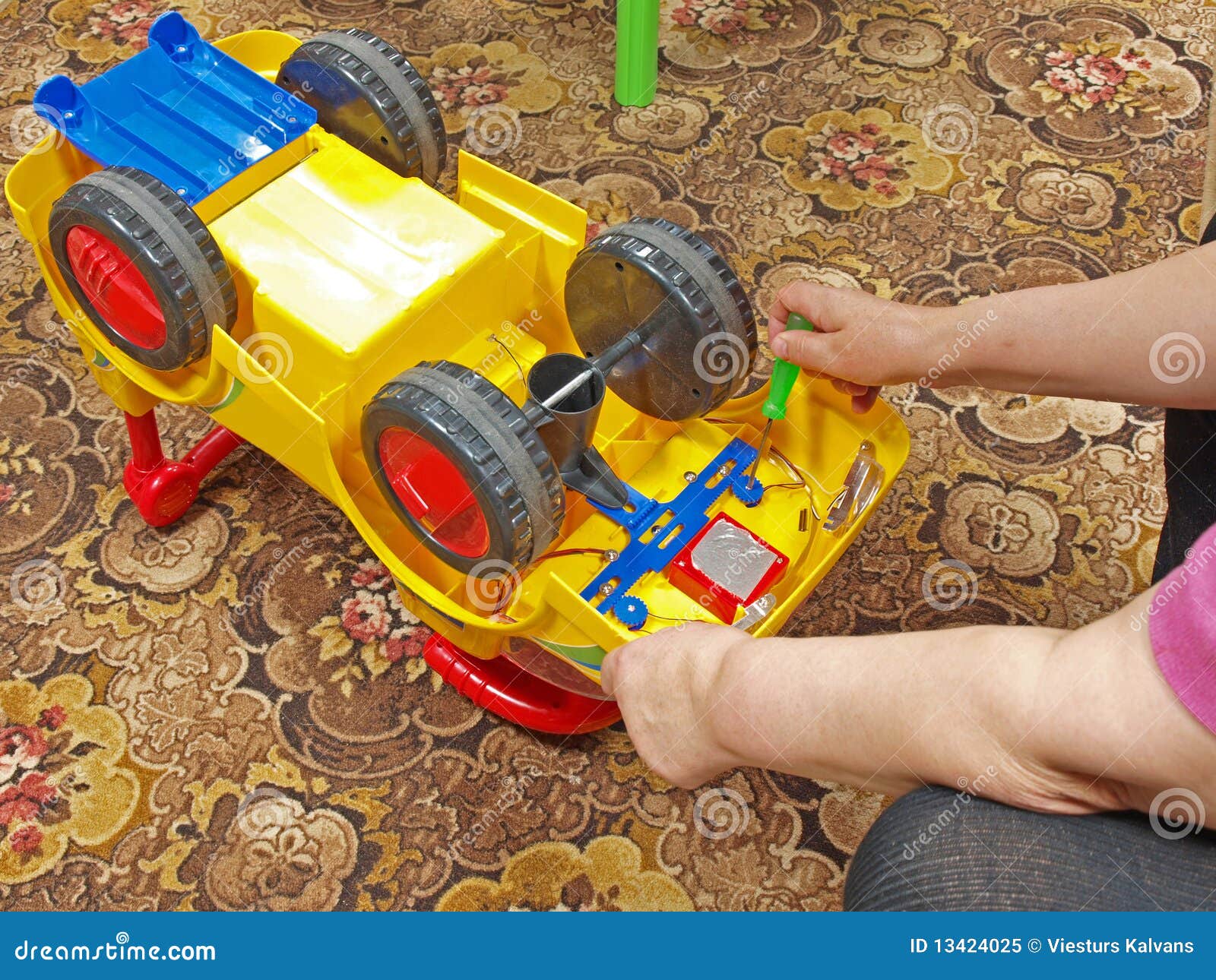 Toy car repairing 2 stock image. Image of metal, tool 13424025
