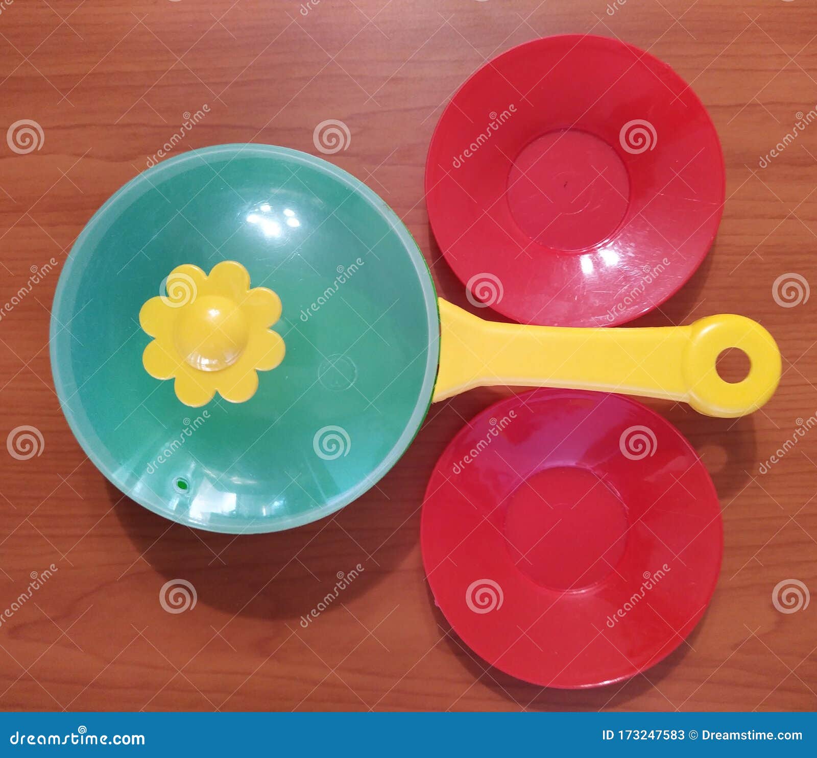 play kitchen plates and cups