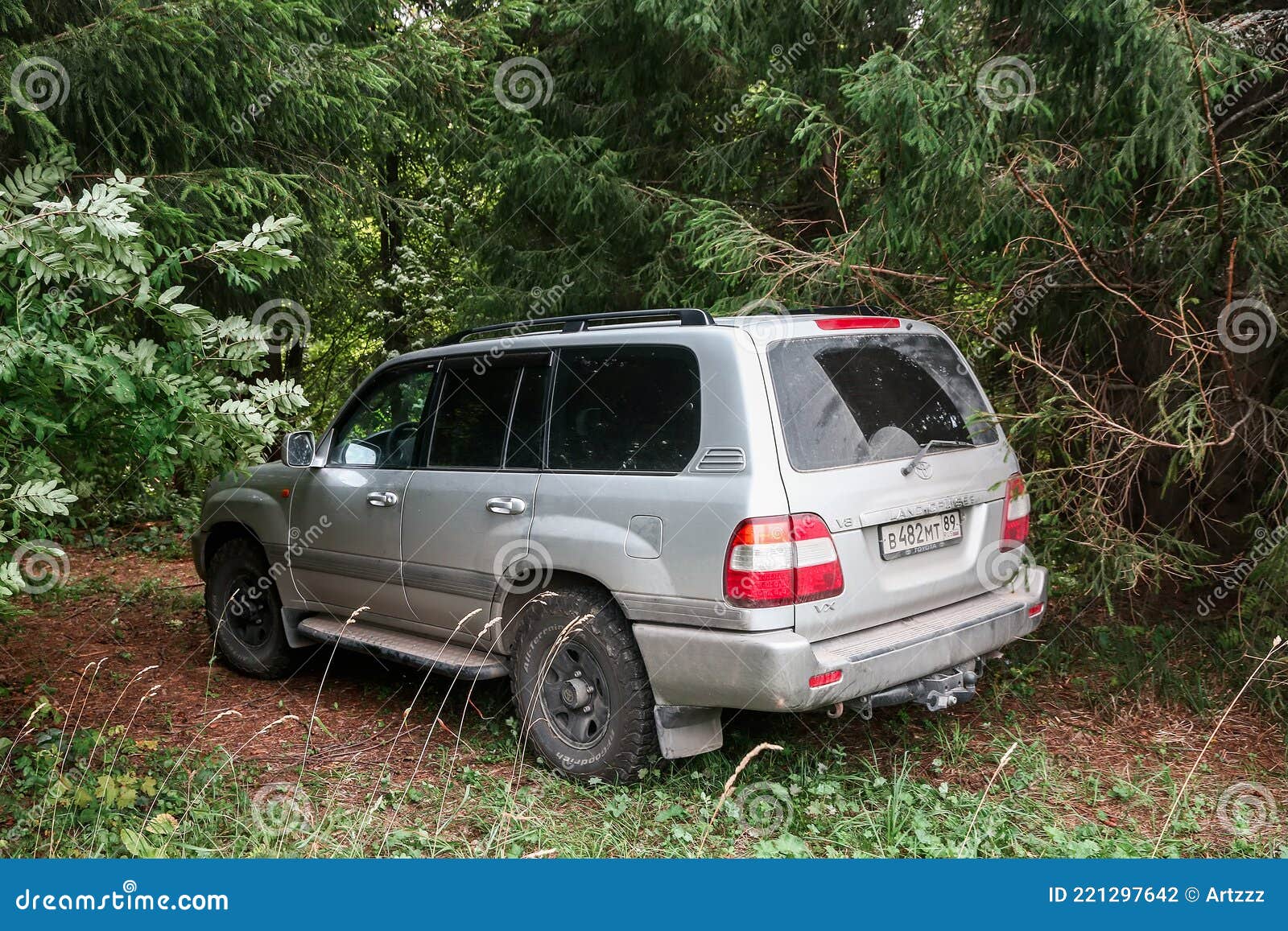 Toyota Land Cruiser 100 editorial photography. Image of classic - 221297642