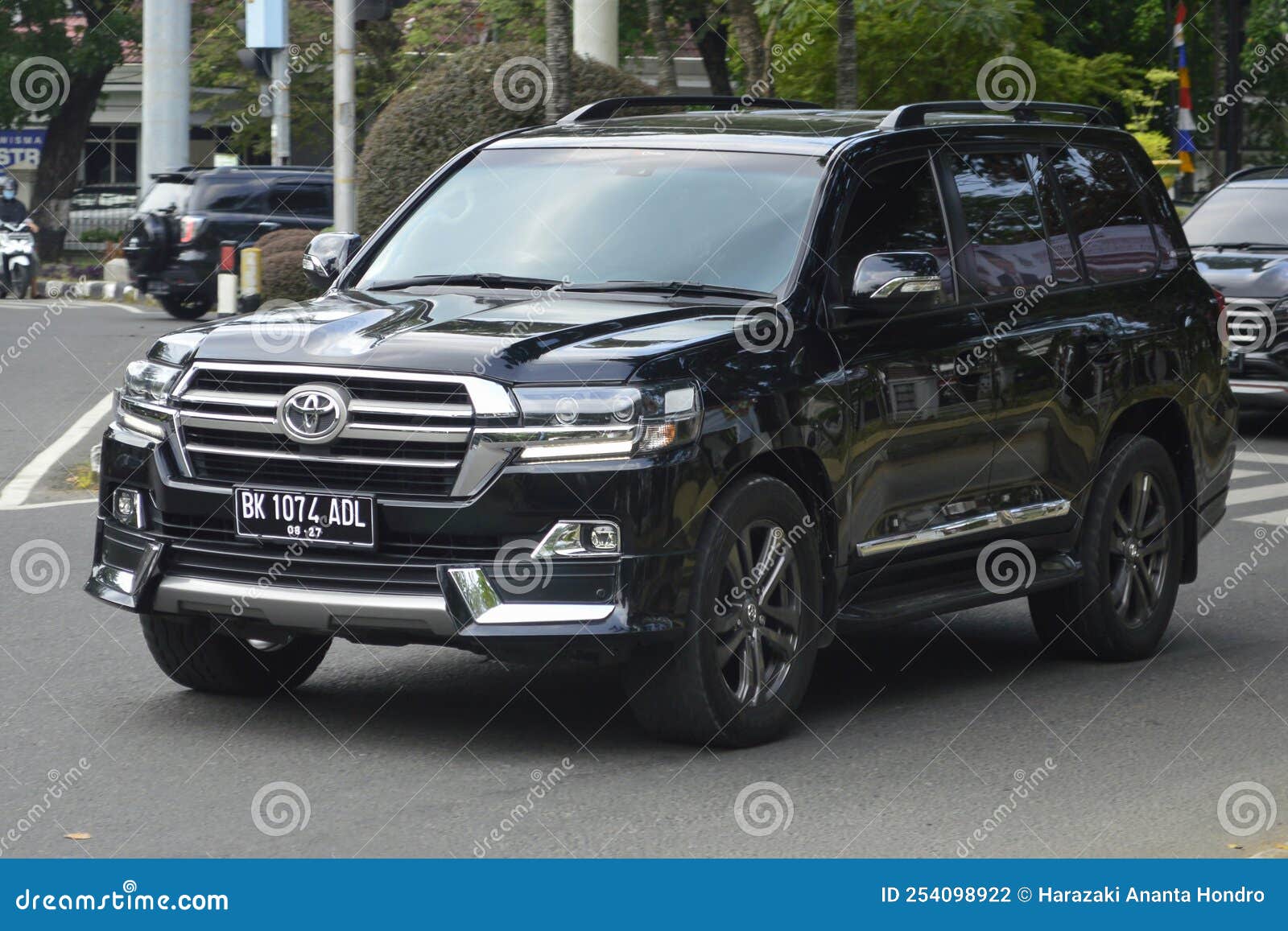 2020 Toyota Land Cruiser VX-R 4.5 4WD V8 Editorial Photography - Image