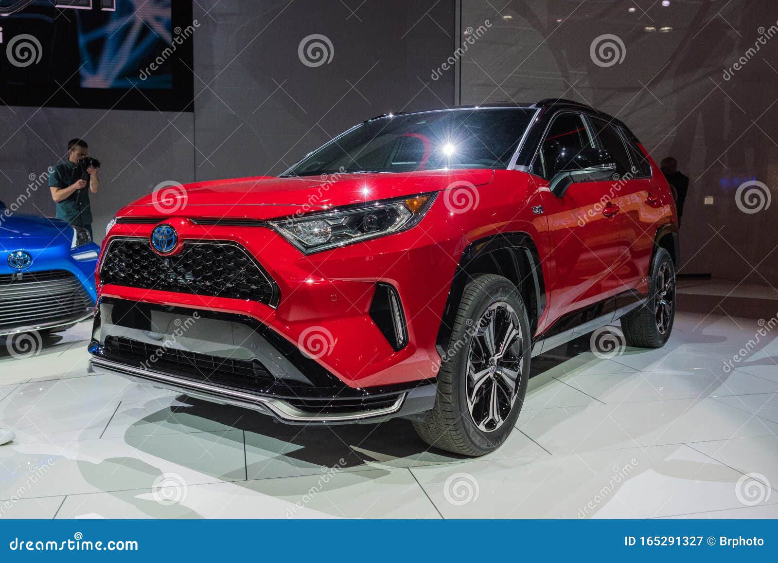 Toyota RAV4 Premiera Podczas Pokazu Automatycznego W Los