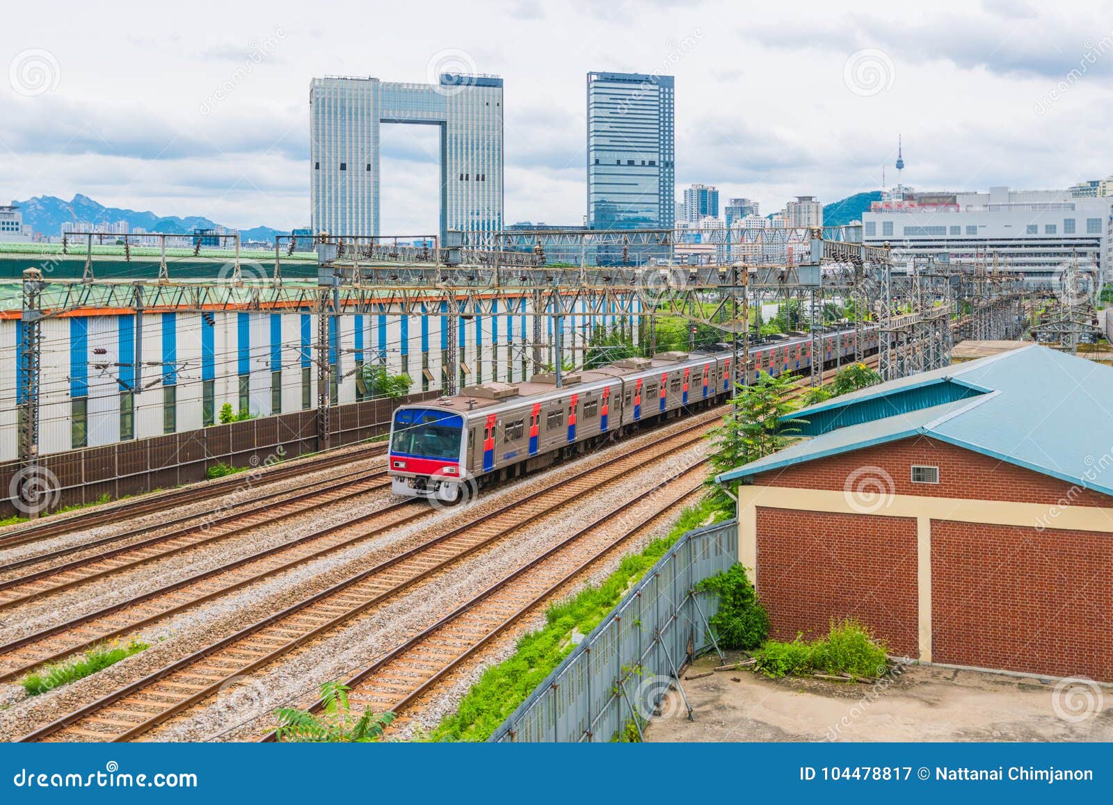 Tráfico Del Metro De Seul En La Ciudad De Seul, Corea Del Sur Imagen de archivo - Imagen de edificio, cielo: 104478817 Tráfico Del Metro De Seul En La Ciudad De Seul, Corea Del Sur Imagen de archivo - Imagen de edificio, cielo: 104478817