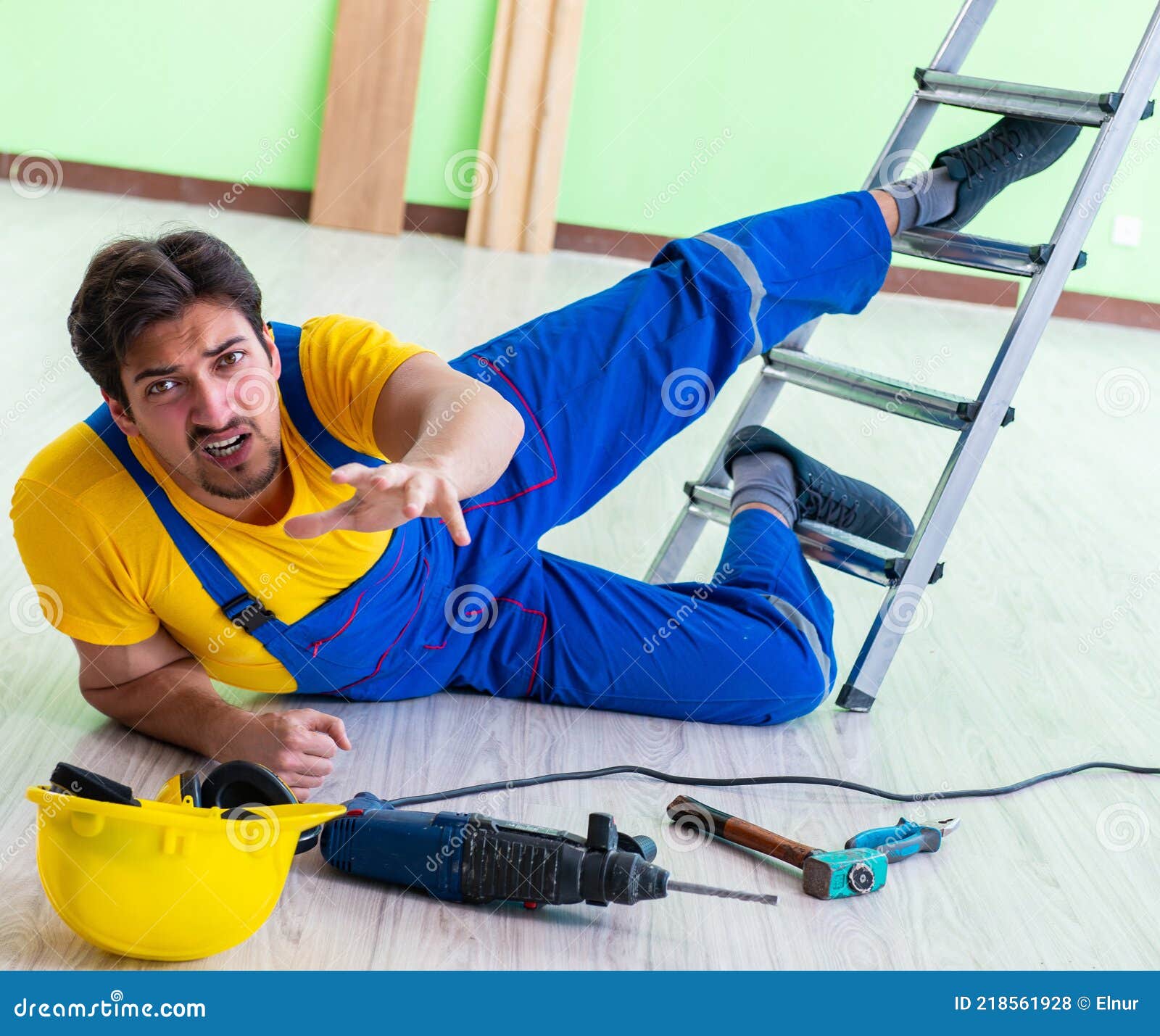 Trabajador Herido En El Lugar De Trabajo Foto de archivo Imagen de