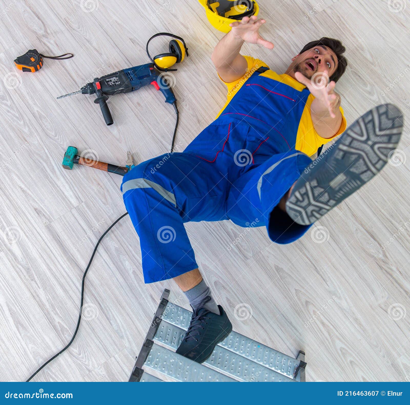 Trabajador Lesionado En El Lugar De Trabajo Imagen de archivo Imagen