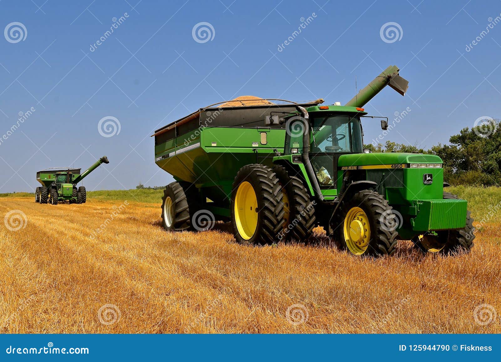 Tractor De John Deere 4960 En Un Campo De Grano Imagen editorial Imagen de rueda, agricultura