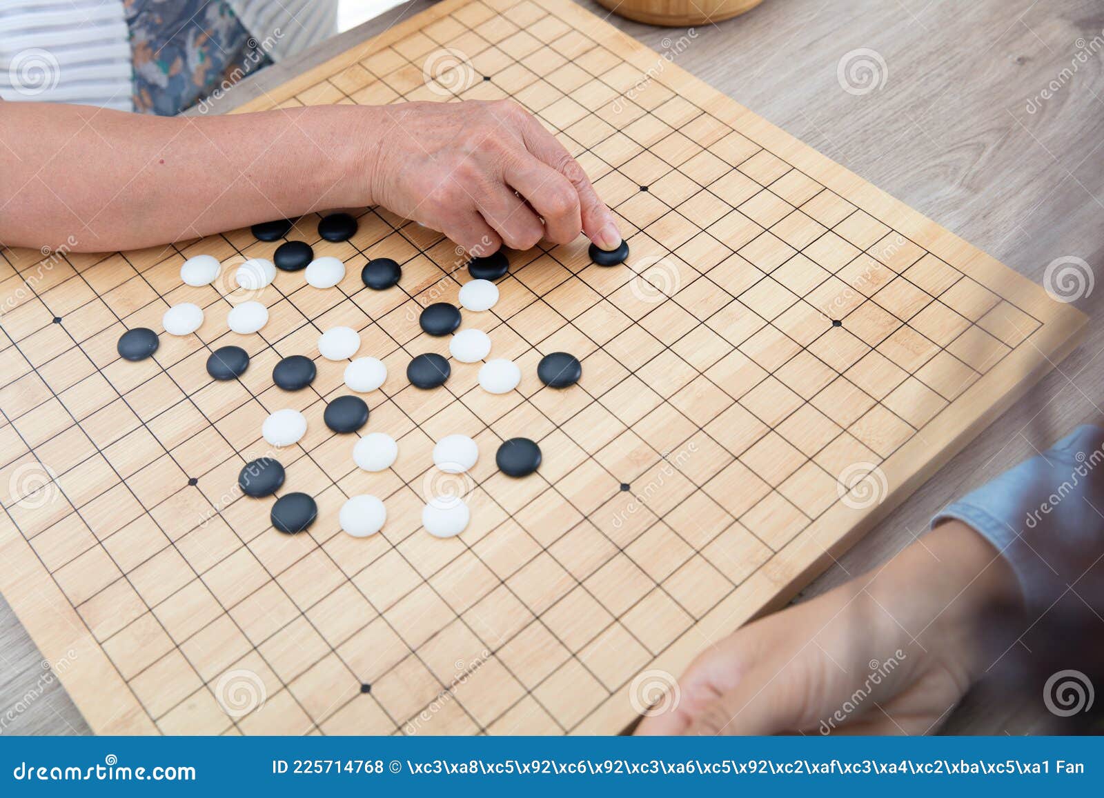 Tradicional Jogo Chinês Para Duas Pessoas Vão Foto de Stock - Imagem de  placa, povos: 225714768