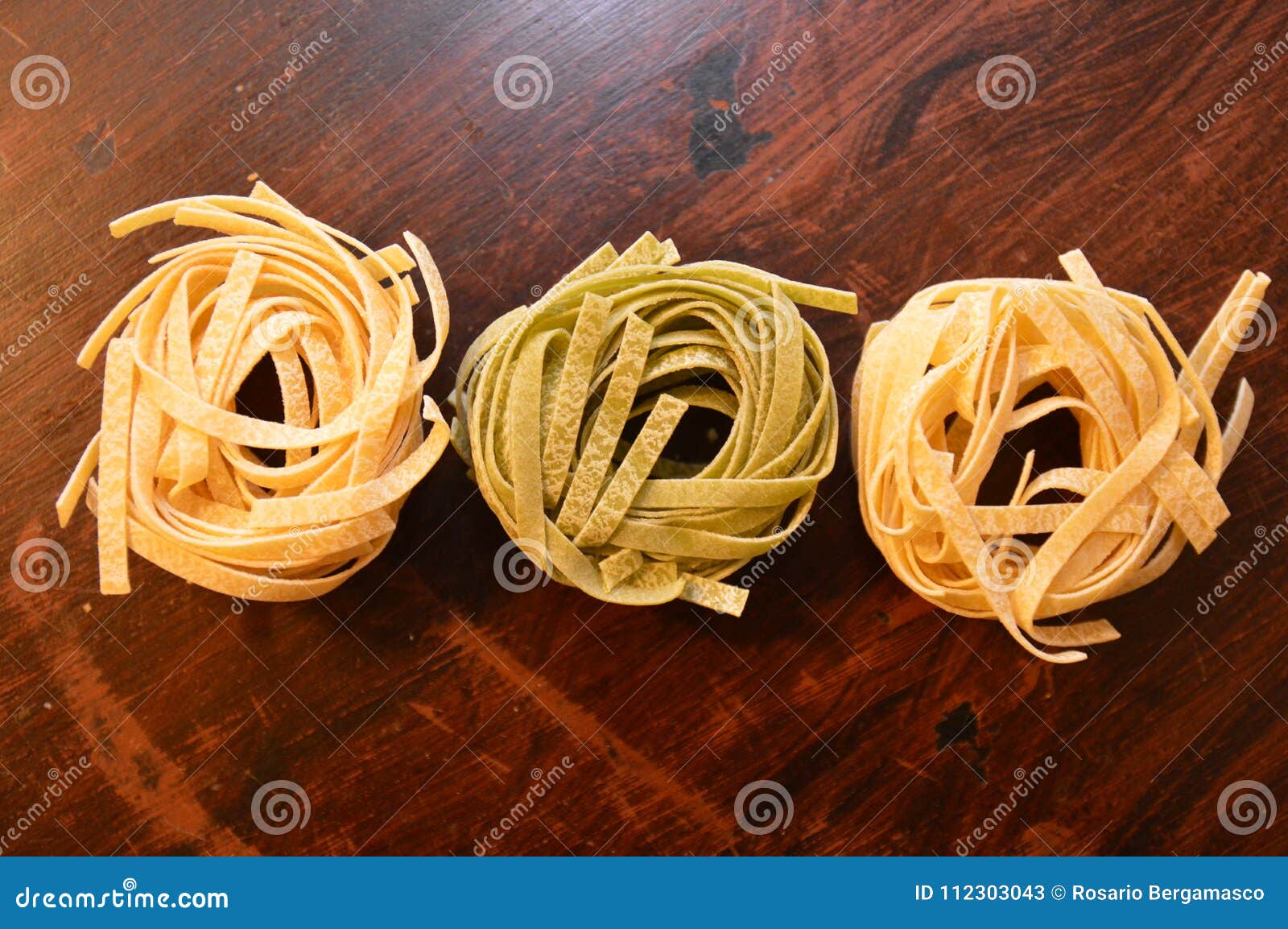 italian pasta tagliatelle paglia e fieno