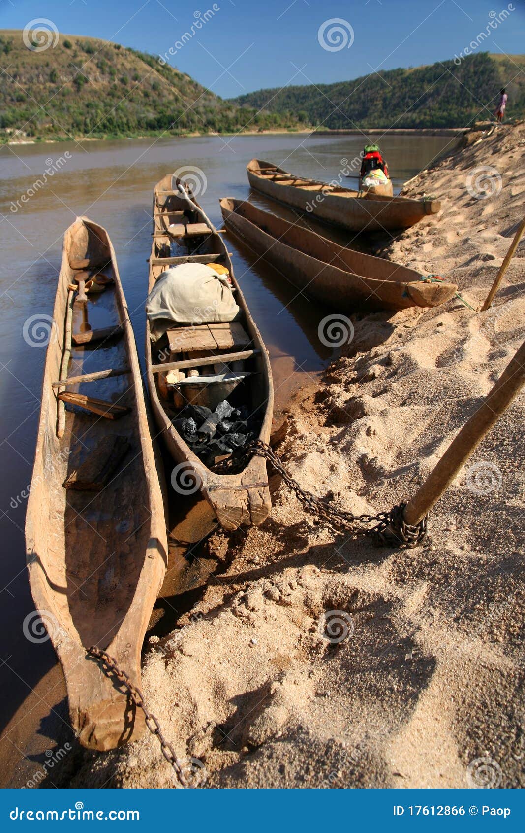 traditional african pirogues