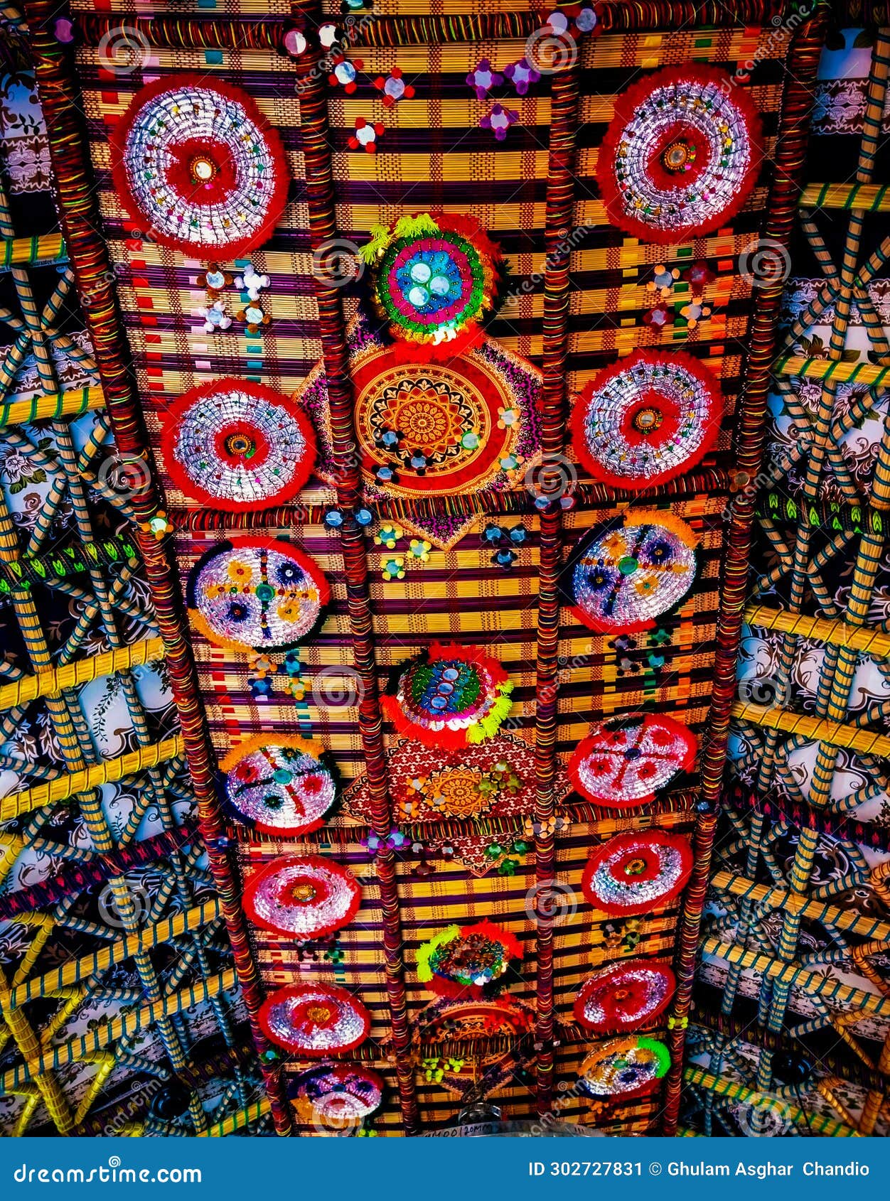 traditional art craft colorful ceiling  room interior conception plafond, diseno techo, projeto deteton photo