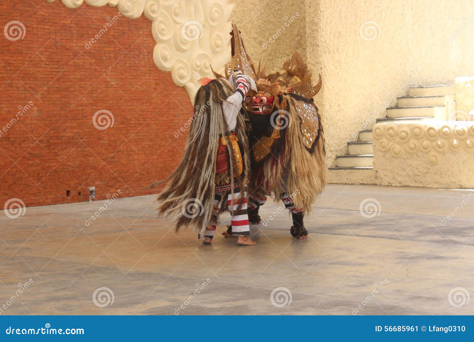Traditional barong dance editorial photo. Image of dance ...