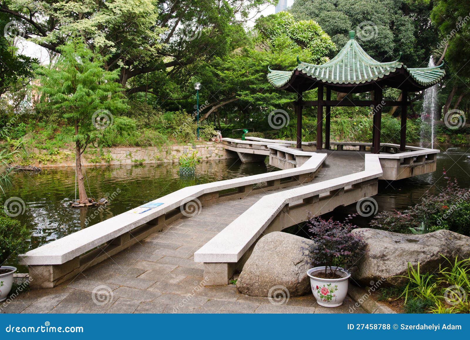 Traditional chinese garden stock photo. Image of scene 27458788