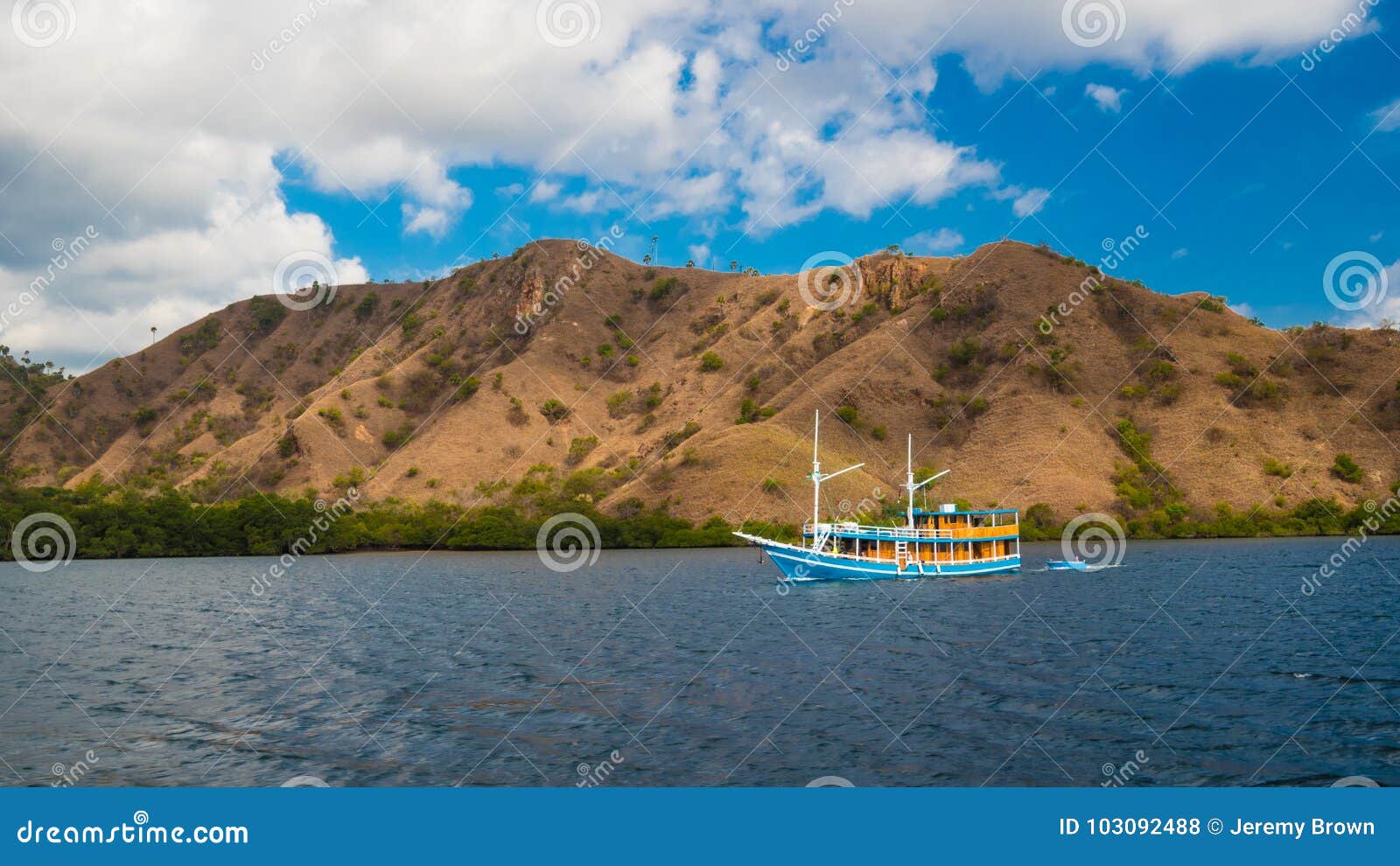 traditional day boat in komodo national park