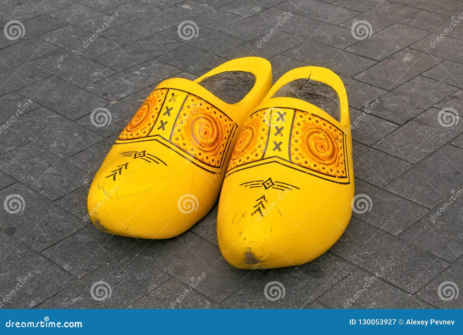 buffet Begrijpen stijl Traditional Dutch Wooden Big Klomps Shoes Also Known As Clogs or Klompen.  Stock Image - Image of decorative, objects: 130053927
