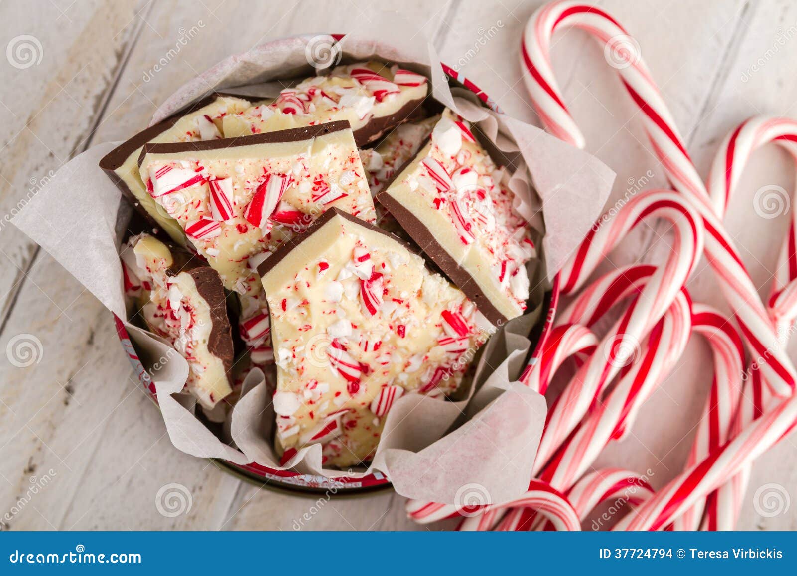 traditional holiday chocolate peppermint bark