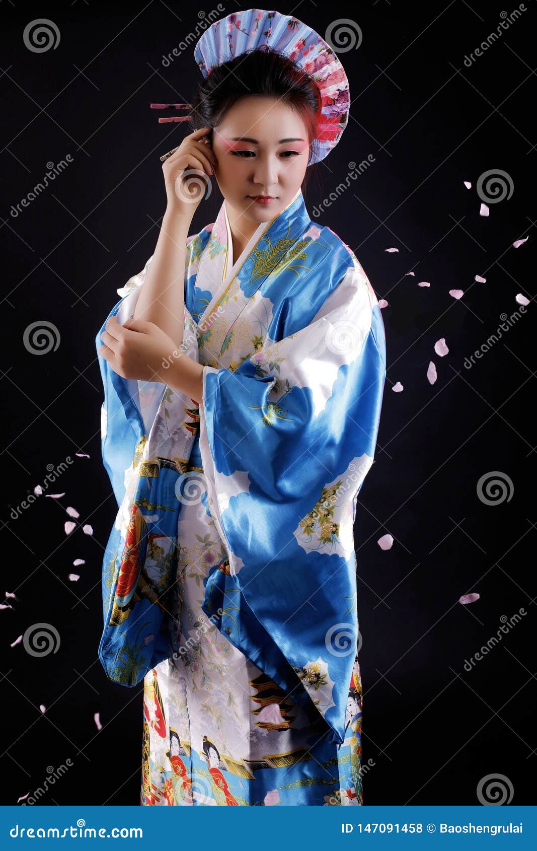Traditional Japanese Clothing Oriental Beauty Kimono Stock Photo - of bule, beautiful: 147091458