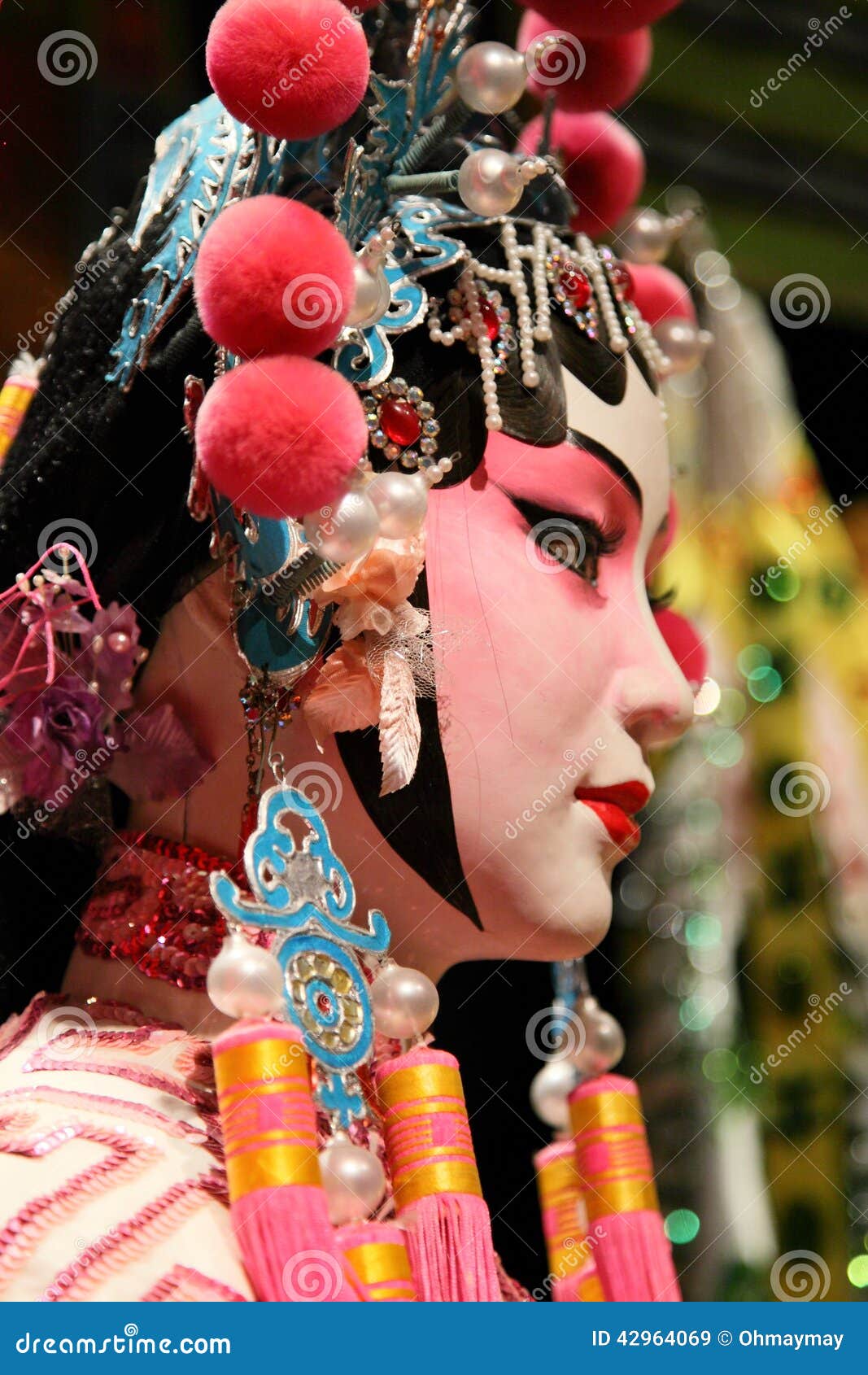 Traditional Make Up and Hair Style of Chinese Opera Dummy Editorial Stock  Image - Image of dummy, curtain: 42964069