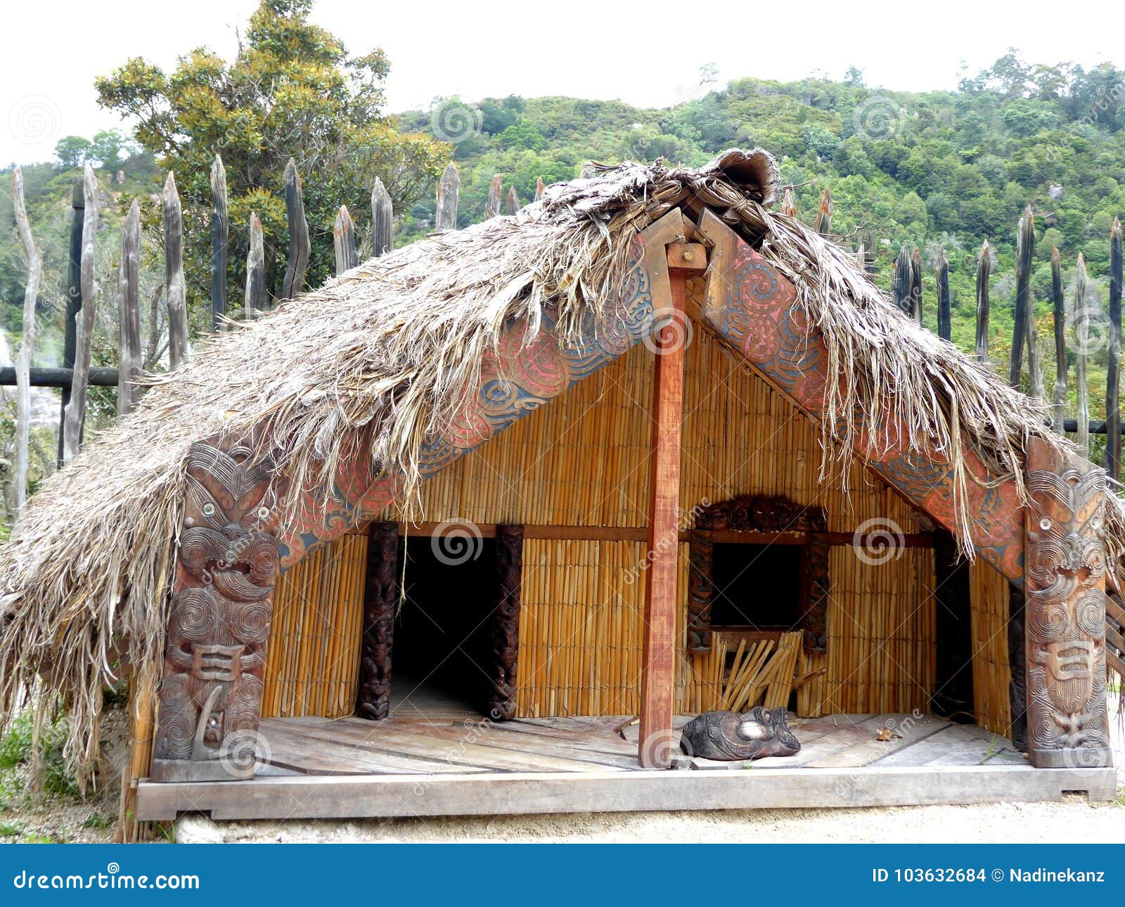 https://thumbs.dreamstime.com/z/traditional-maori-food-house-wooden-carved-decoration-new-zealand-close-up-traditional-maori-food-house-wooden-carved-103632684.jpg