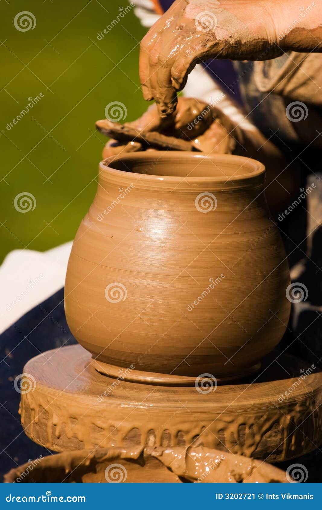 Turn Clay Something Useful Unrecognizable Woman Molding Clay Pottery Wheel  Stock Photo by ©PeopleImages.com 658342416