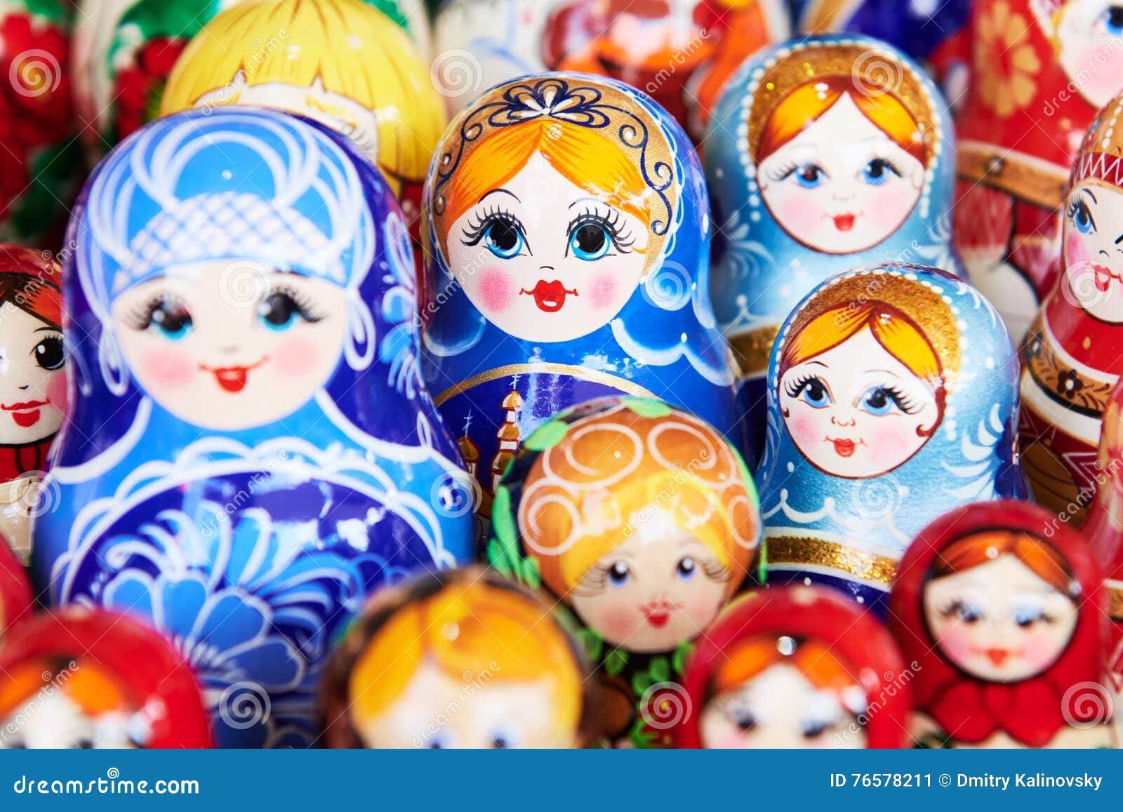 traditional russian wooden nesting dolls