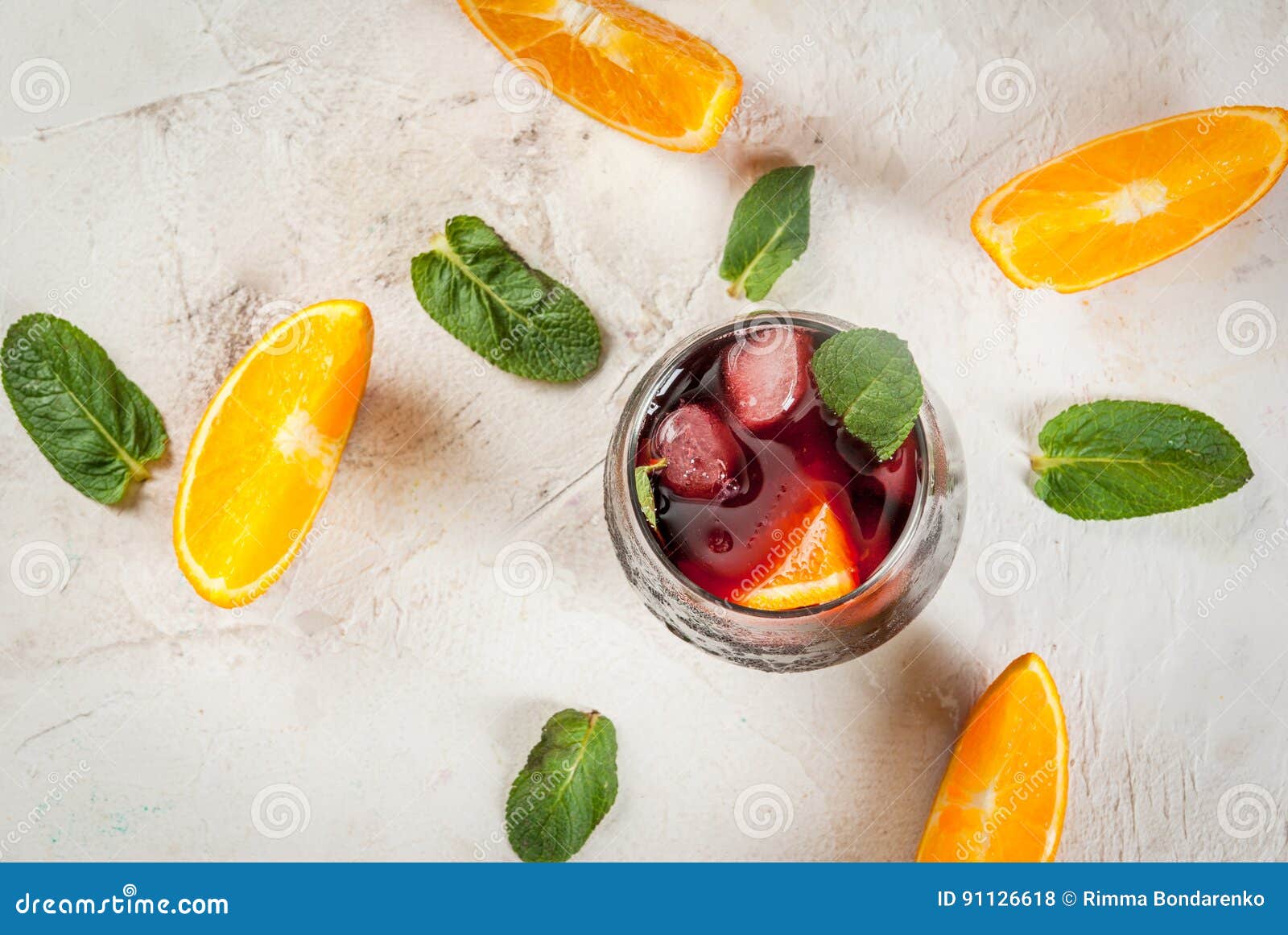 traditional spanish cocktail, tinto de verano