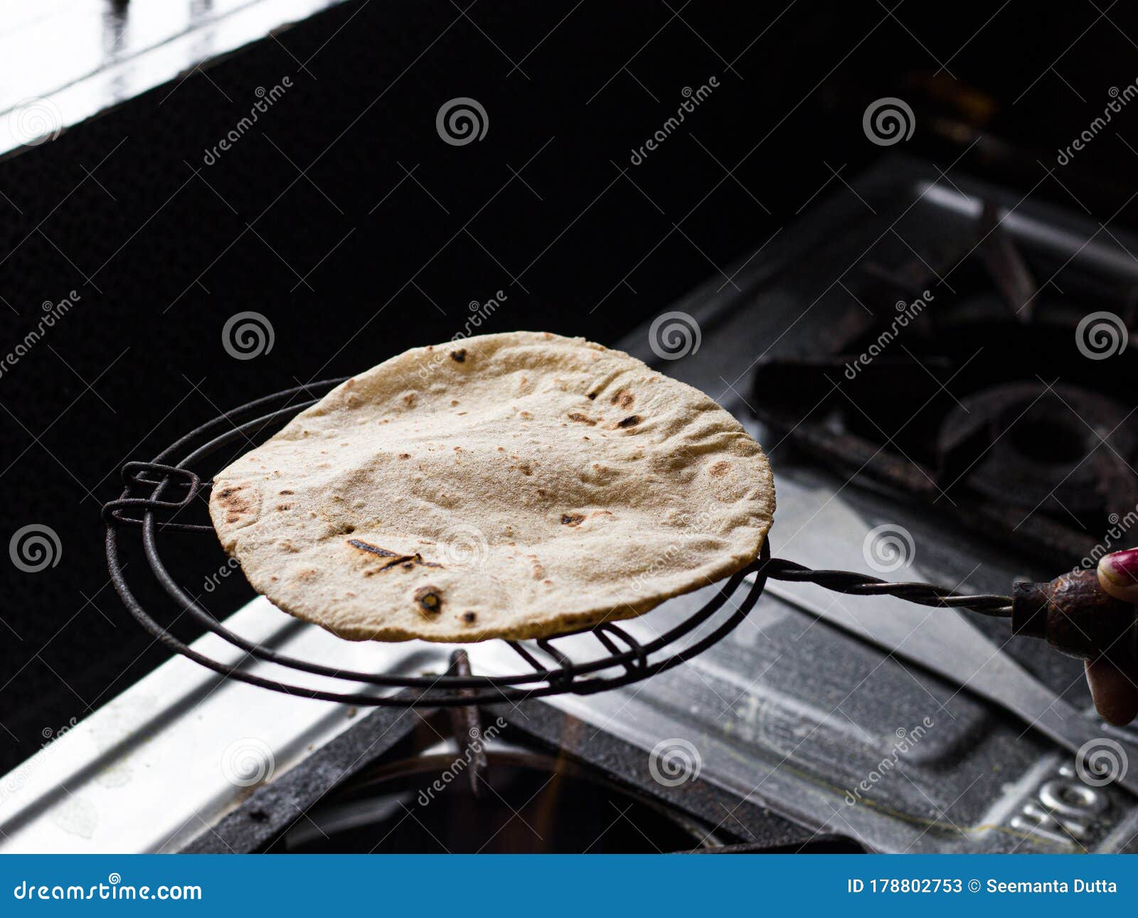 Traditional Way of Making Indian Roti / Chapati / Tava Roti, in Indian  Household. Stock Image - Image of cooking, flour: 178802753