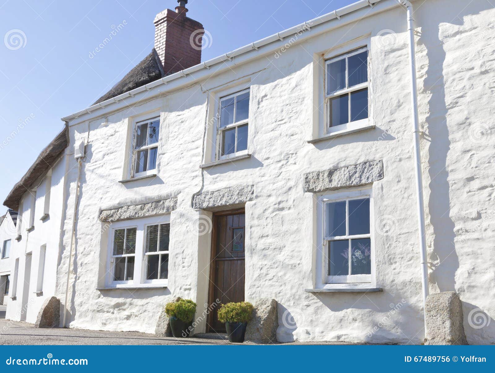 Traditional White English Fishing Cottage In Cornwall Stock Photo