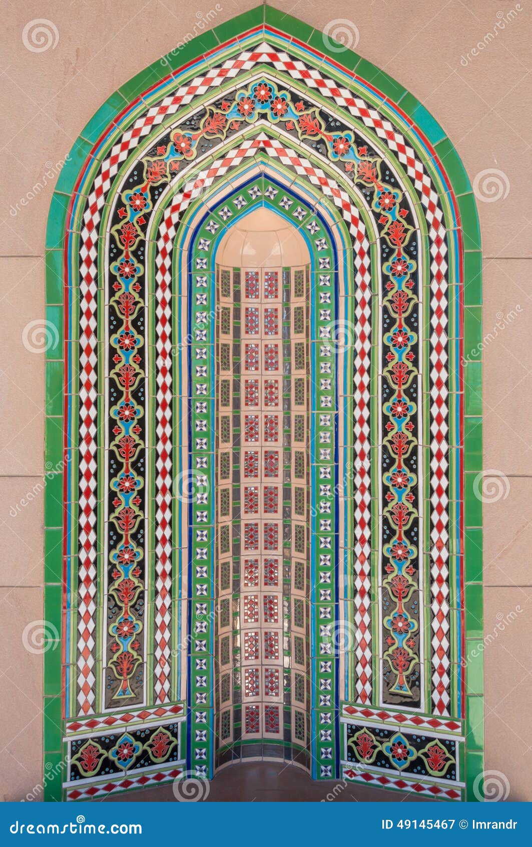 Traditionele arabische mozaïektegels op een muur stock foto ...