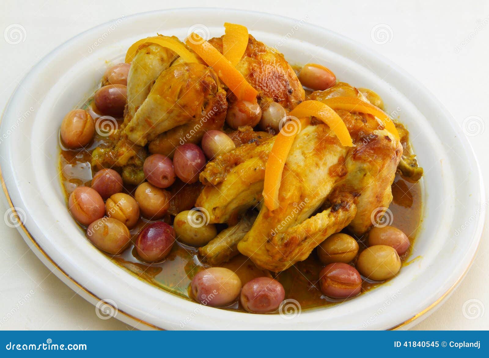 Traditionele Tajine Van Geroosterde Kip Stock Afbeelding Image of