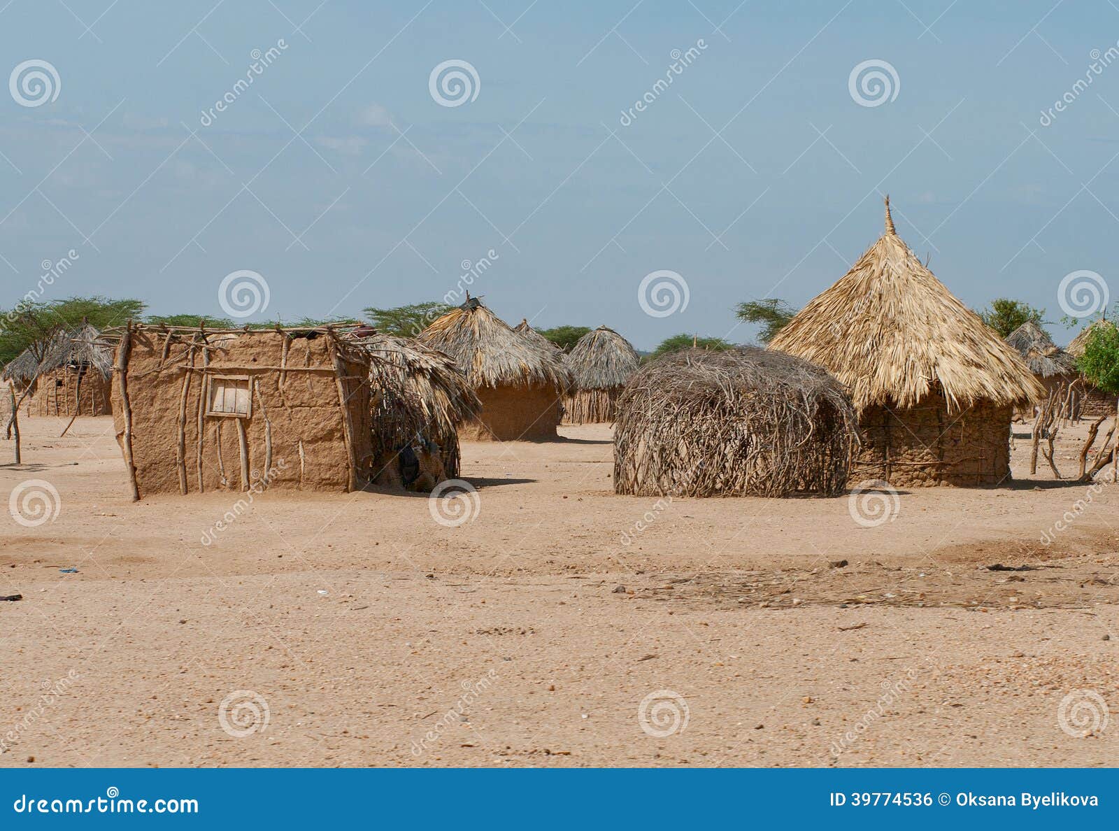 Traditionelle afrikanische Hütten in Kenia