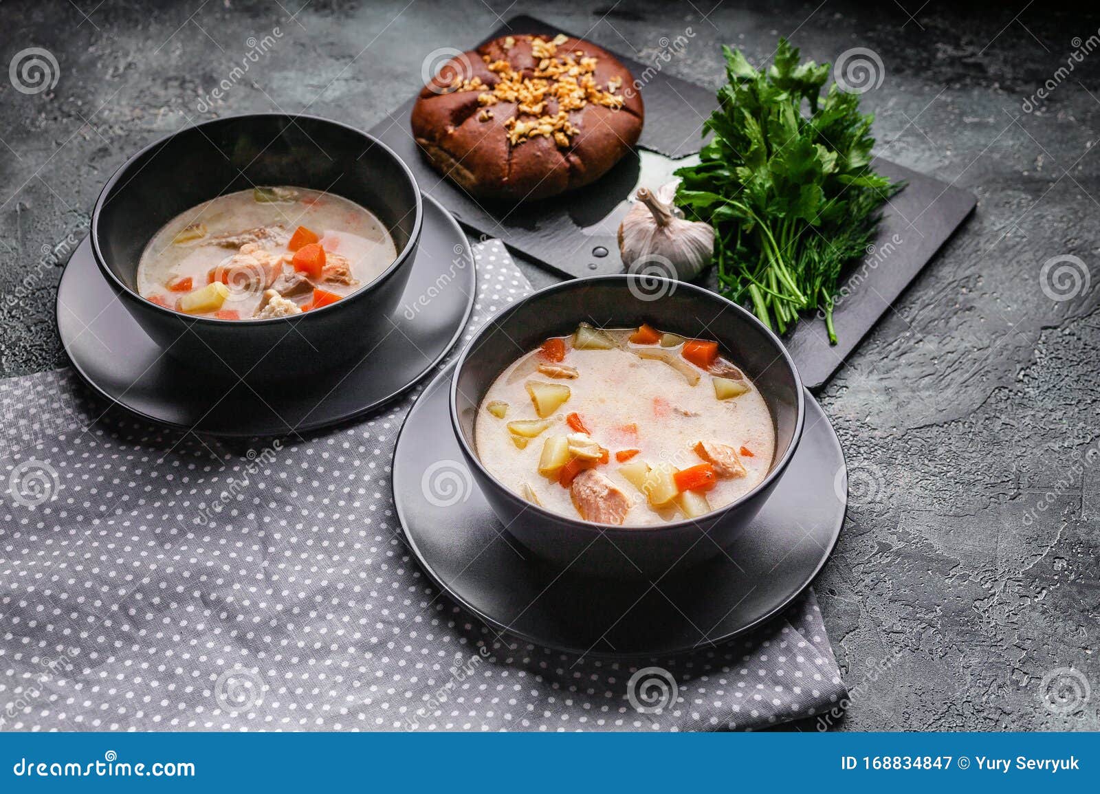 Traditionelle Finnische Lachssuppe Mit Sahne Kalakeitto Fischsuppe Mit ...