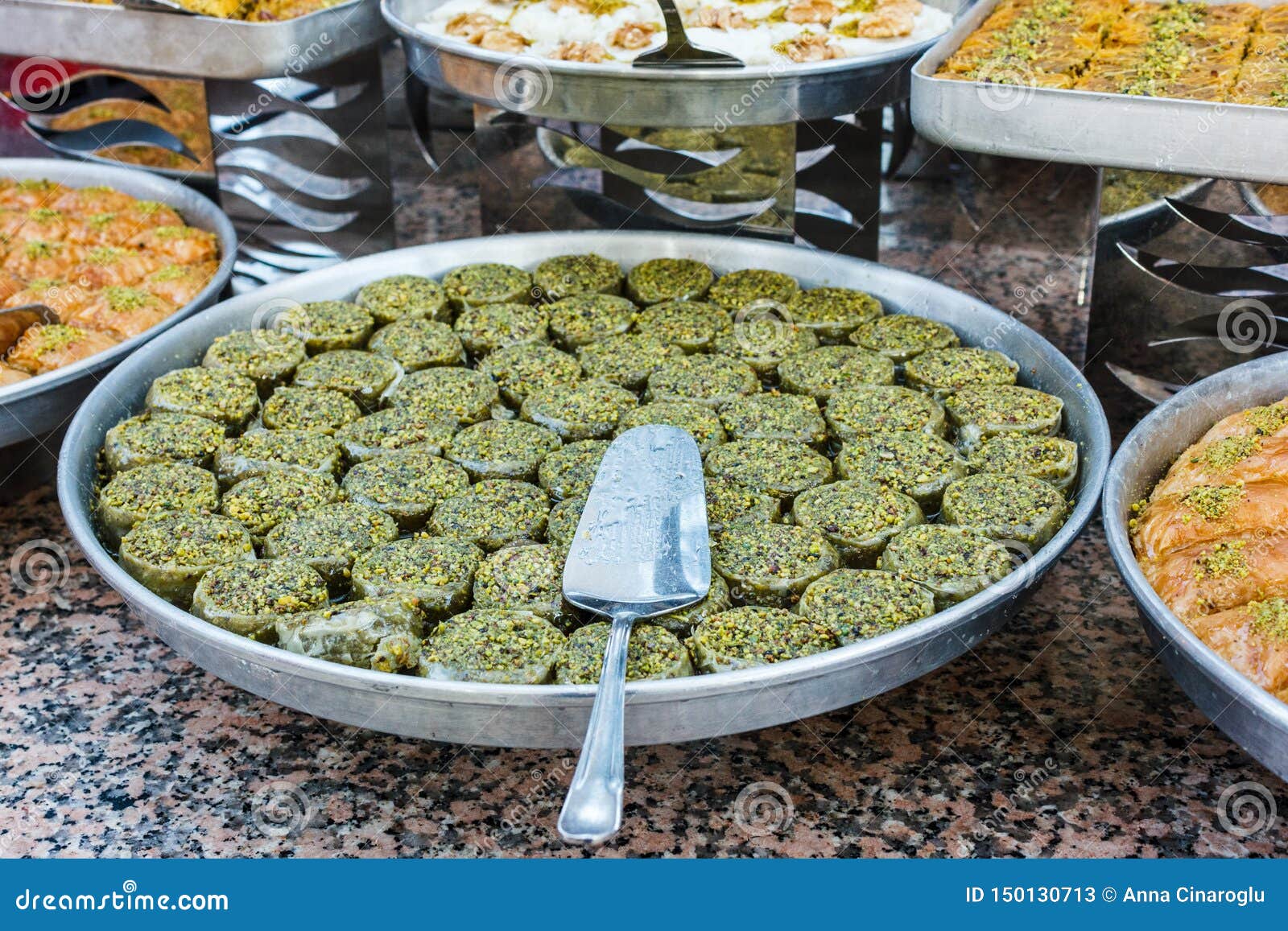 Traditionelle Türkische Baklavabonbons Im Offenen Buffet in Einem Hotel ...