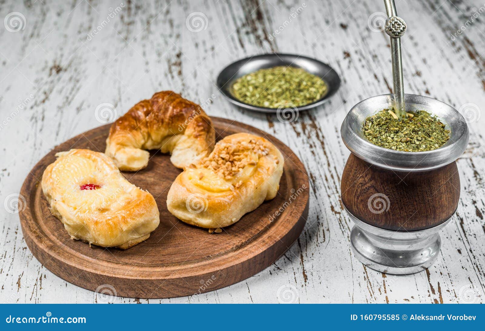 In tegenspraak moord Reis Traditioneller Argentinischer Yerba-Mate-Tee Mit Kalabaschengürtel Und Argentinischem Gebäck Stockbild - Bild von getränk, hörnchen: 160795585 In tegenspraak moord Reis Traditioneller Argentinischer Yerba-Mate-Tee Mit Kalabaschengürtel Und Argentinischem Gebäck Stockbild - Bild von getränk, hörnchen: 160795585