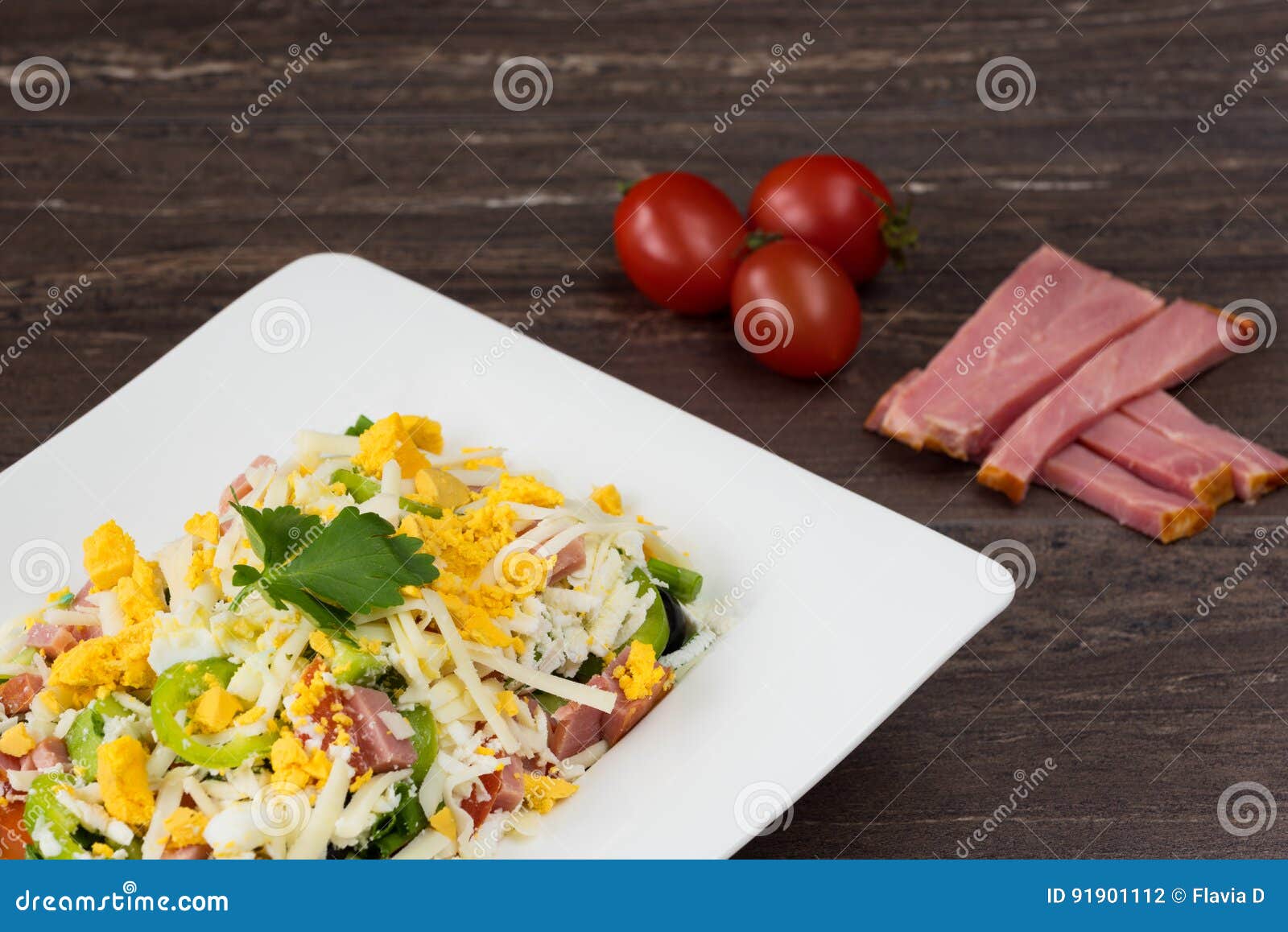 Traditioneller Bulgarischer Schäfersalat Mit Tomaten, Pfeffern, Gurken ...