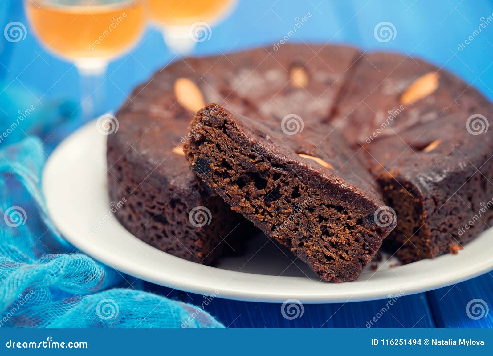 Traditioneller Honigkuchen Von Madeira, Portugal Auf Weißer Platte ...