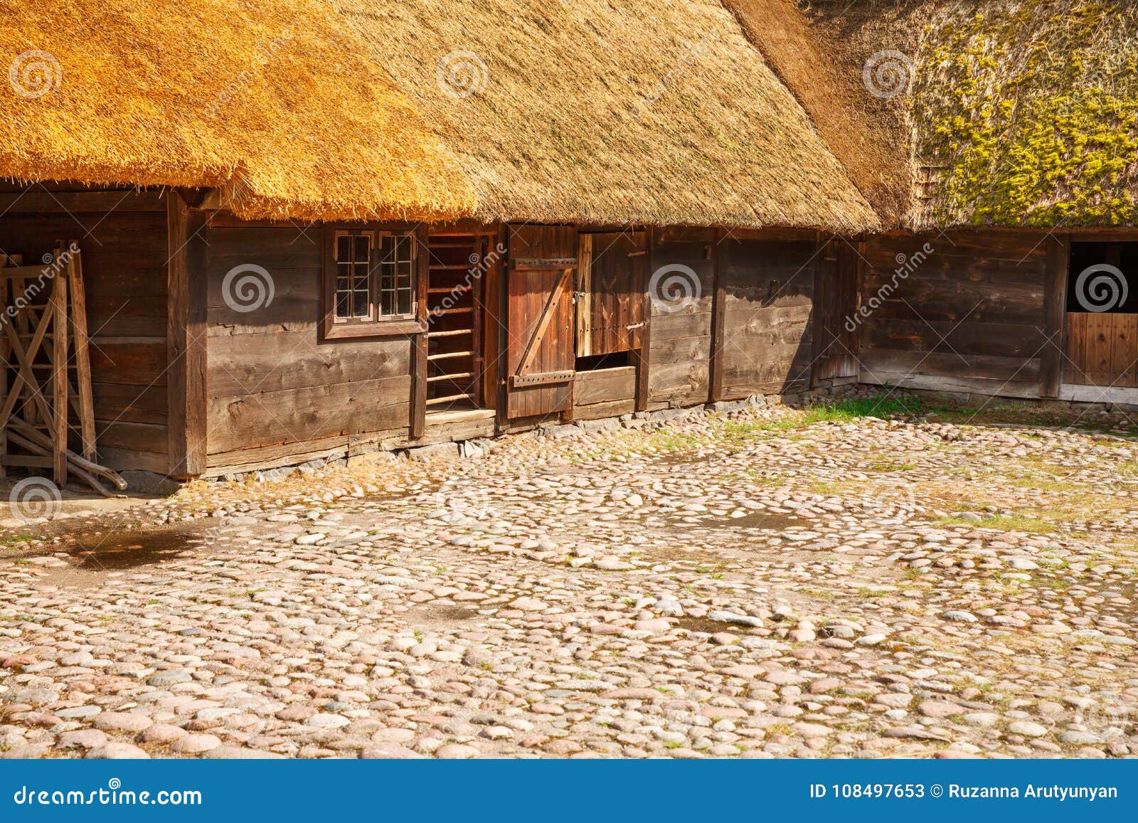 Traditionelles Bauernhaus In Schweden Stockbild - Bild von