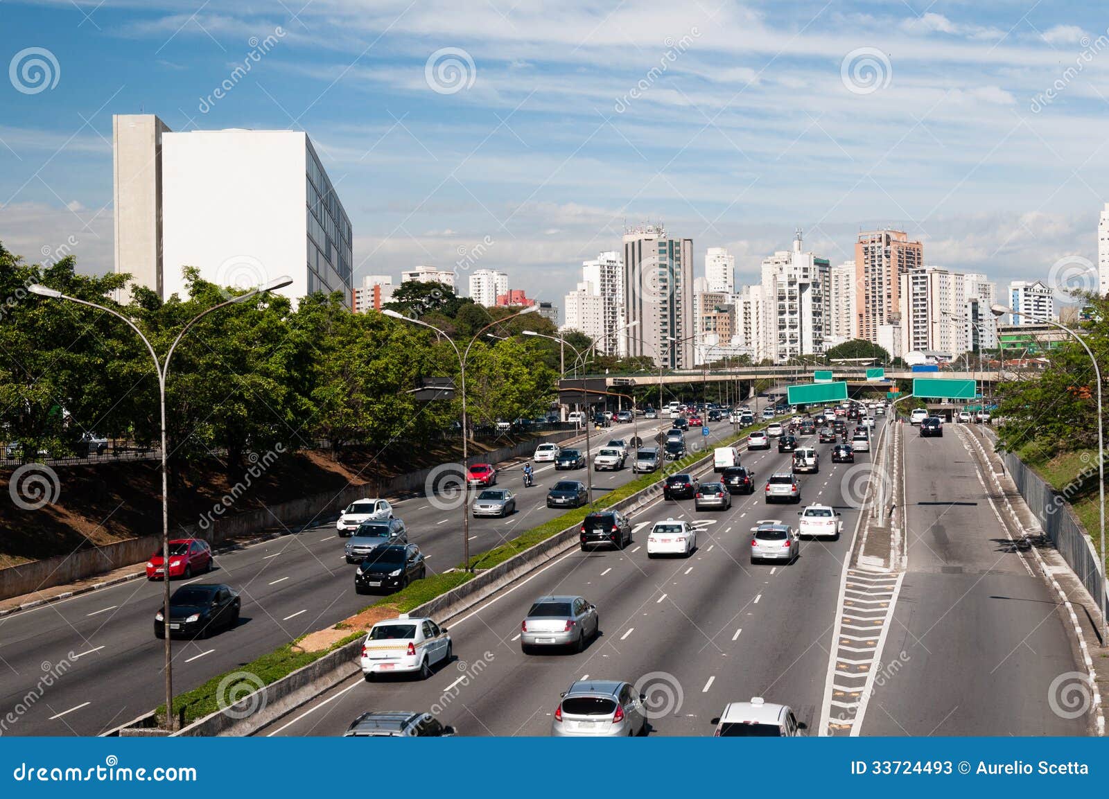 traffic avenue city sao paulo