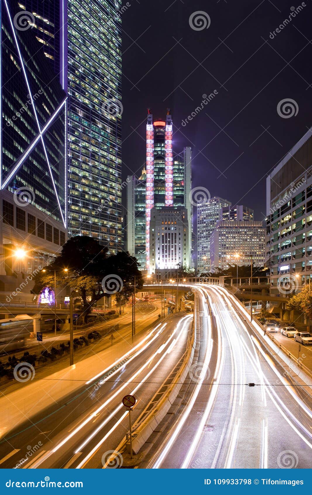 traffic on queensway road at admiralty in hong kong